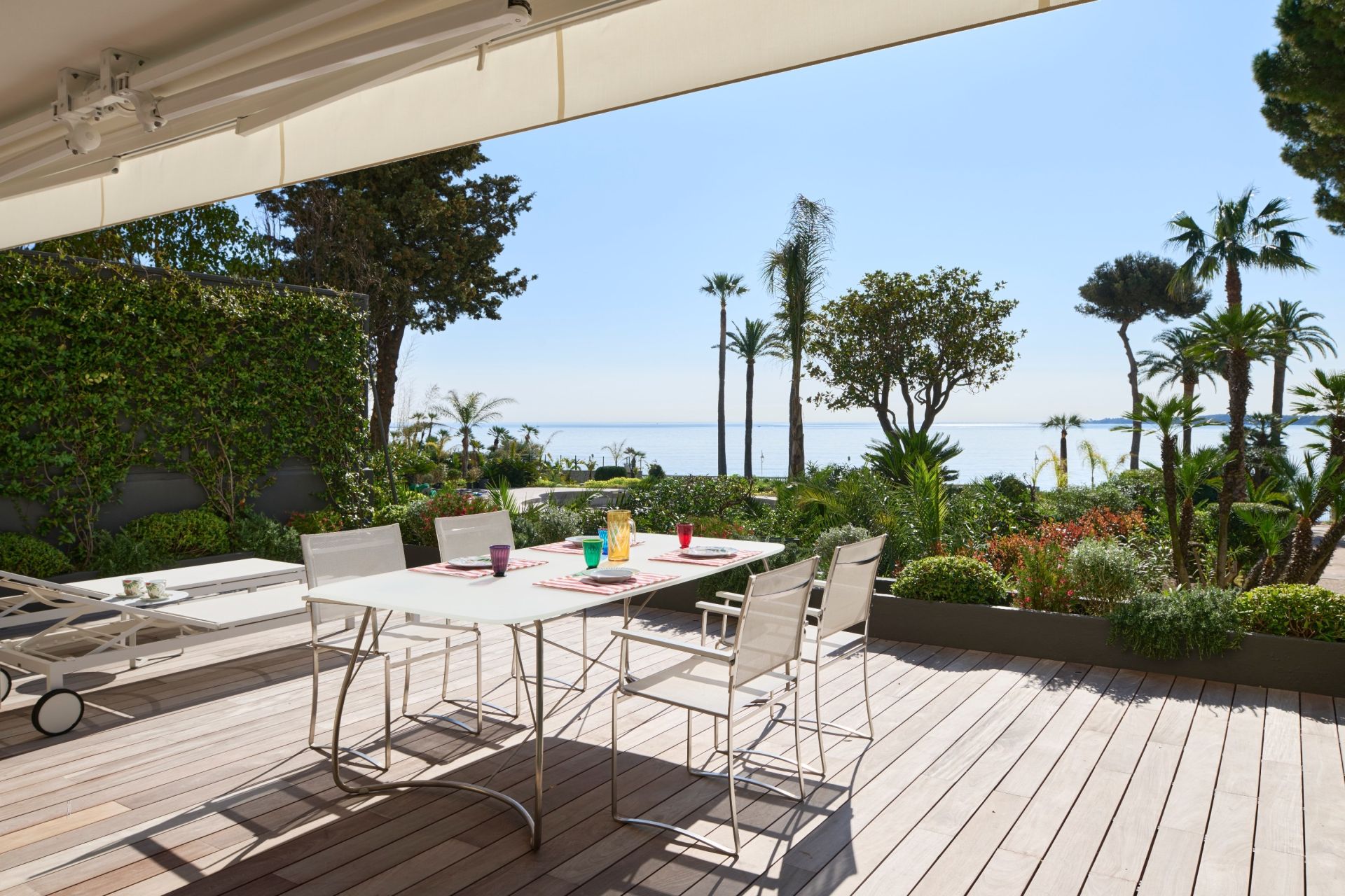 luxury apartment 3 Rooms for sale on CANNES (06400)