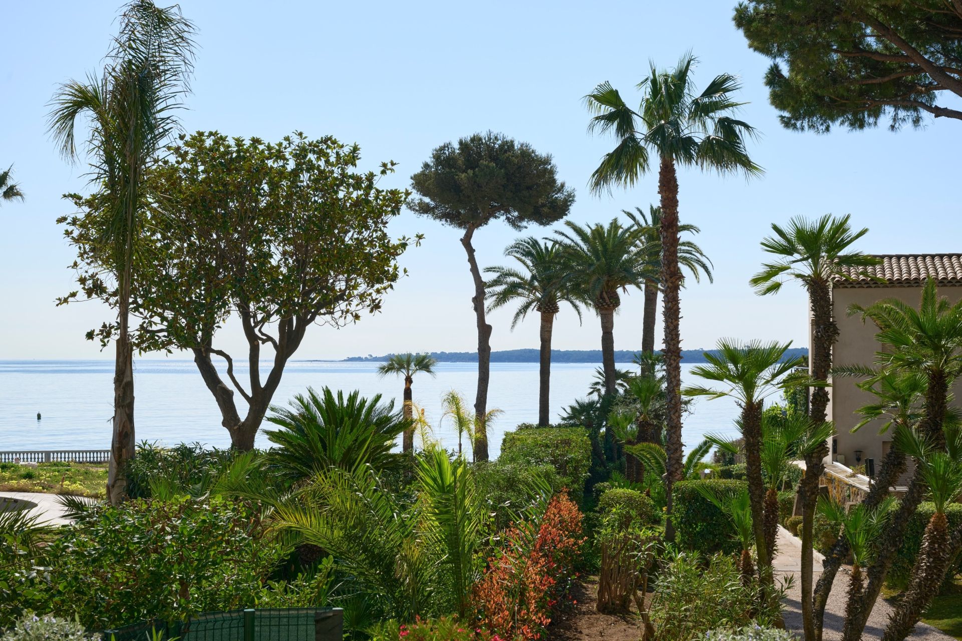 luxury apartment 3 Rooms for sale on CANNES (06400)