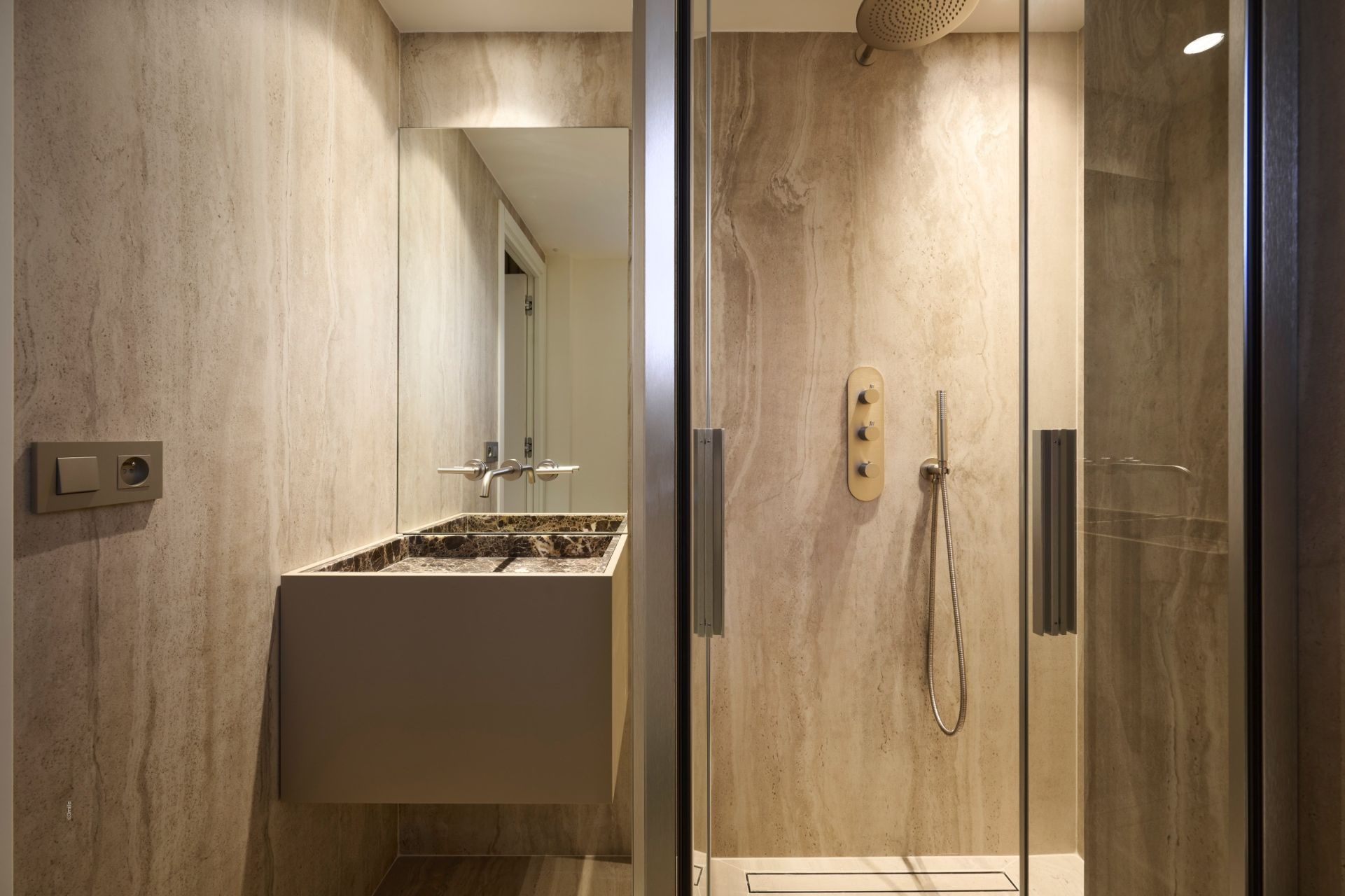 luxury apartment 3 Rooms for sale on CANNES (06400)