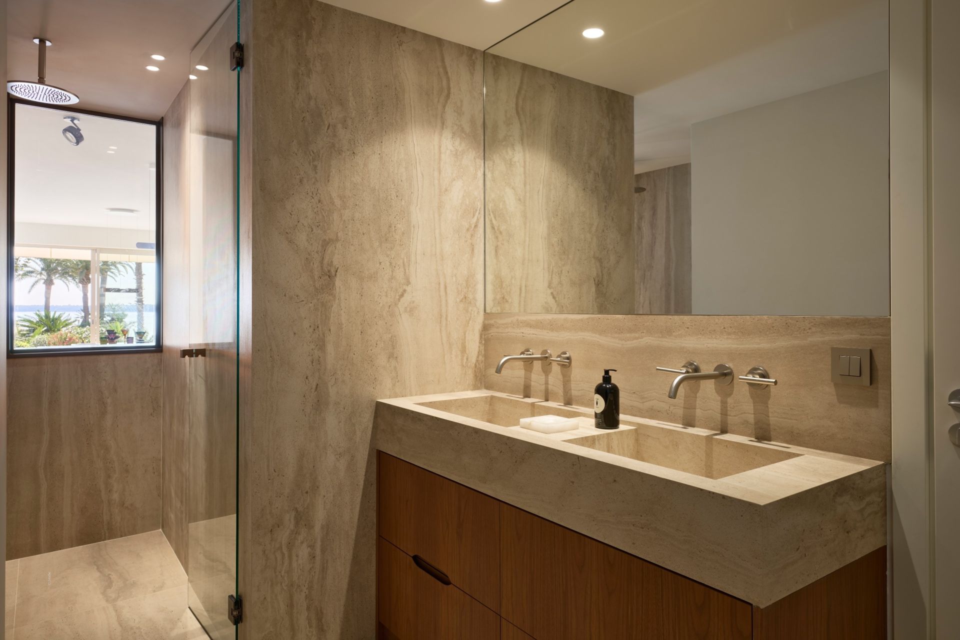 luxury apartment 3 Rooms for sale on CANNES (06400)