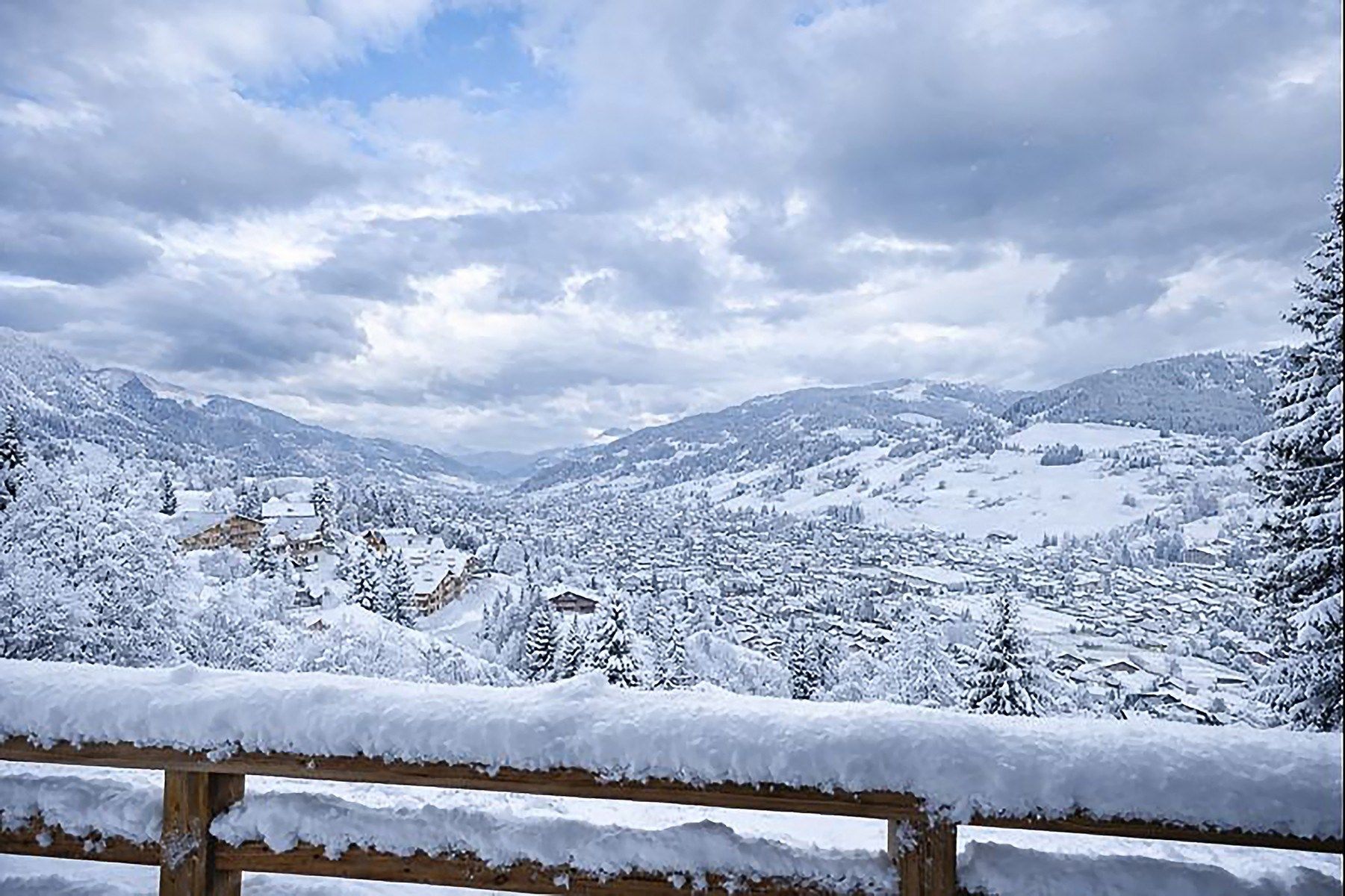 luxury apartment 4 Rooms for sale on MEGEVE (74120)