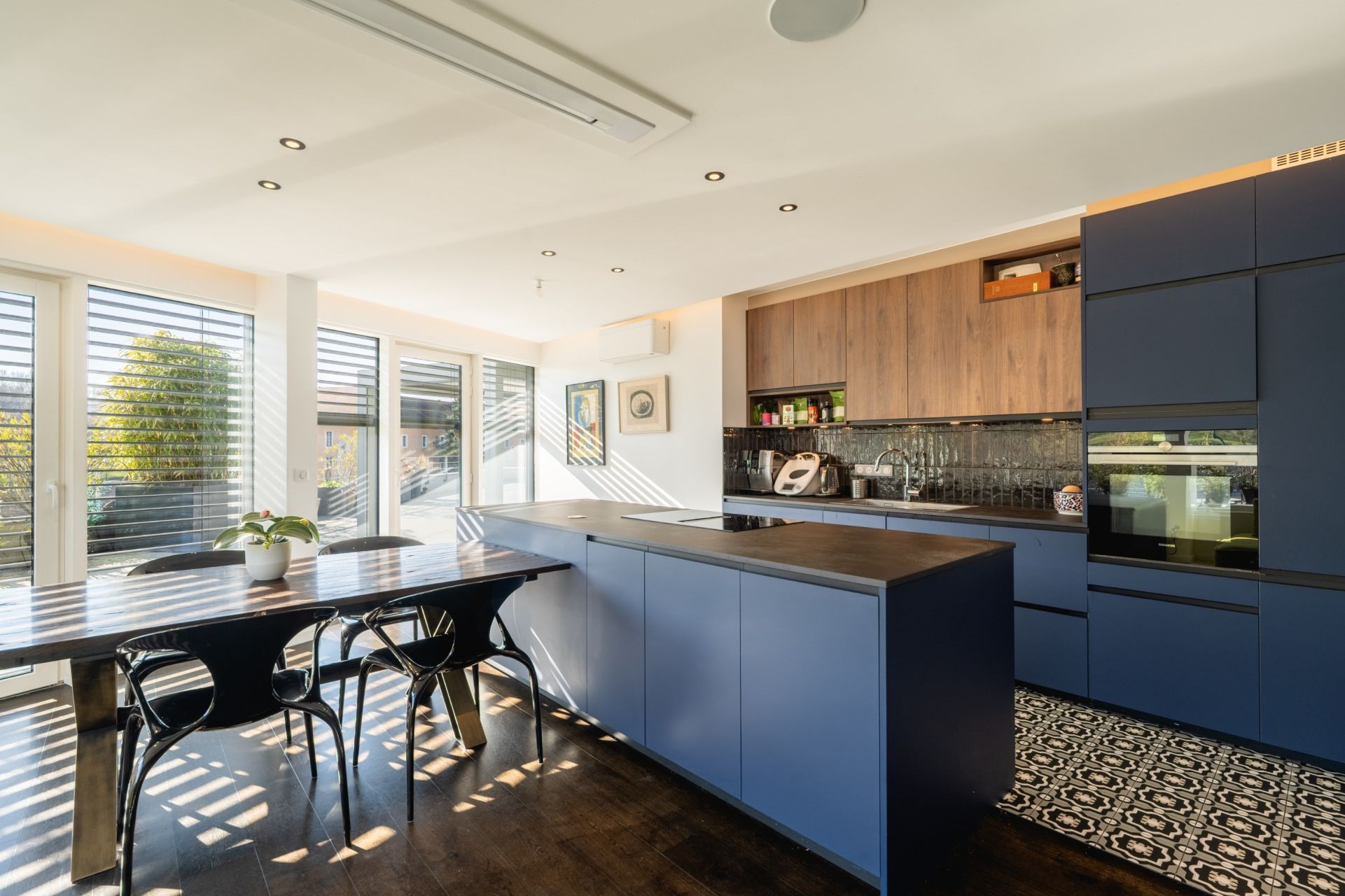 luxury apartment 5 Rooms for sale on ANNECY (74000)