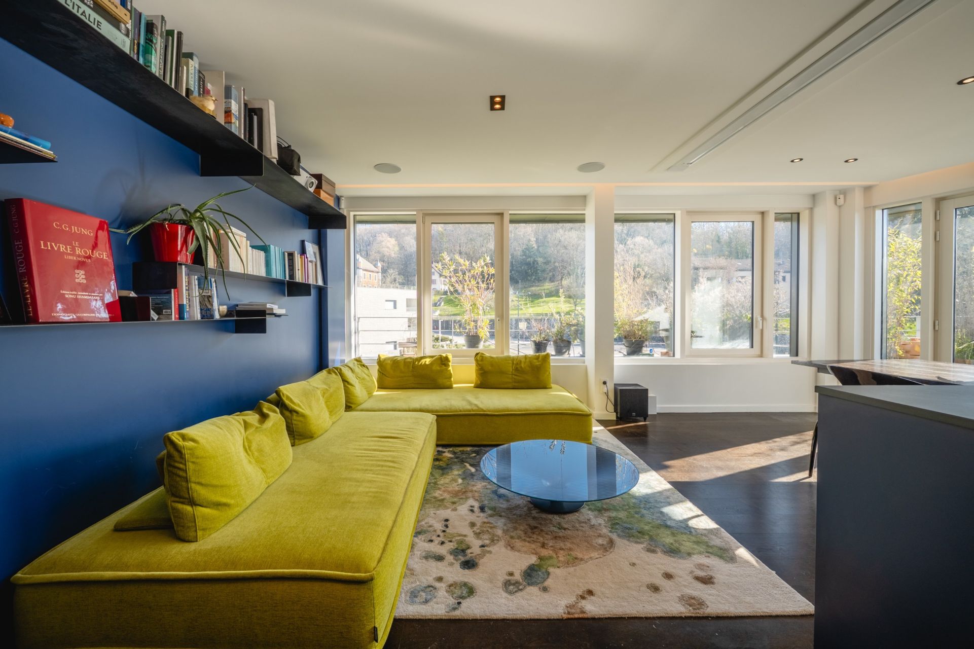 luxury apartment 5 Rooms for sale on ANNECY (74000)