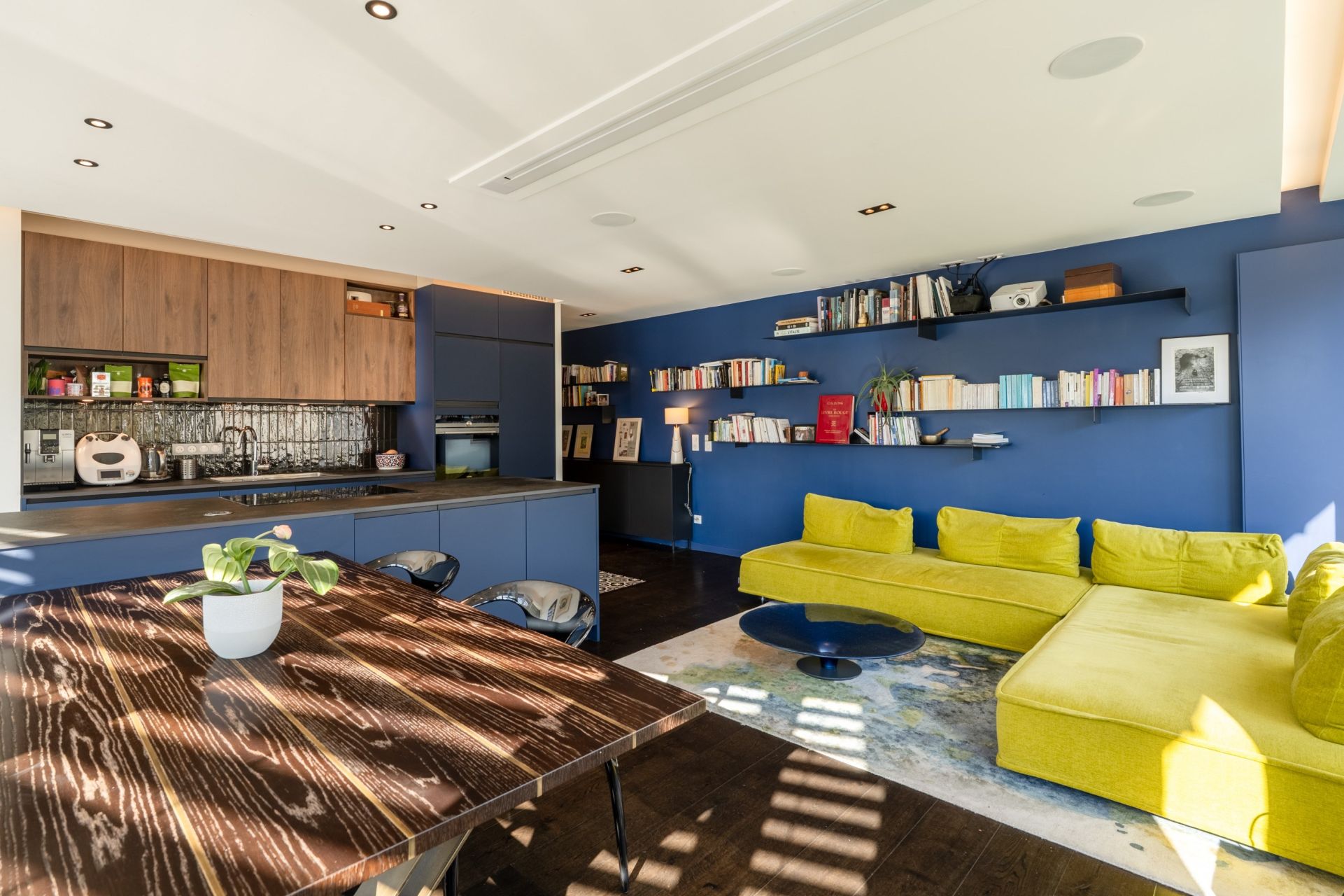 luxury apartment 5 Rooms for sale on ANNECY (74000)