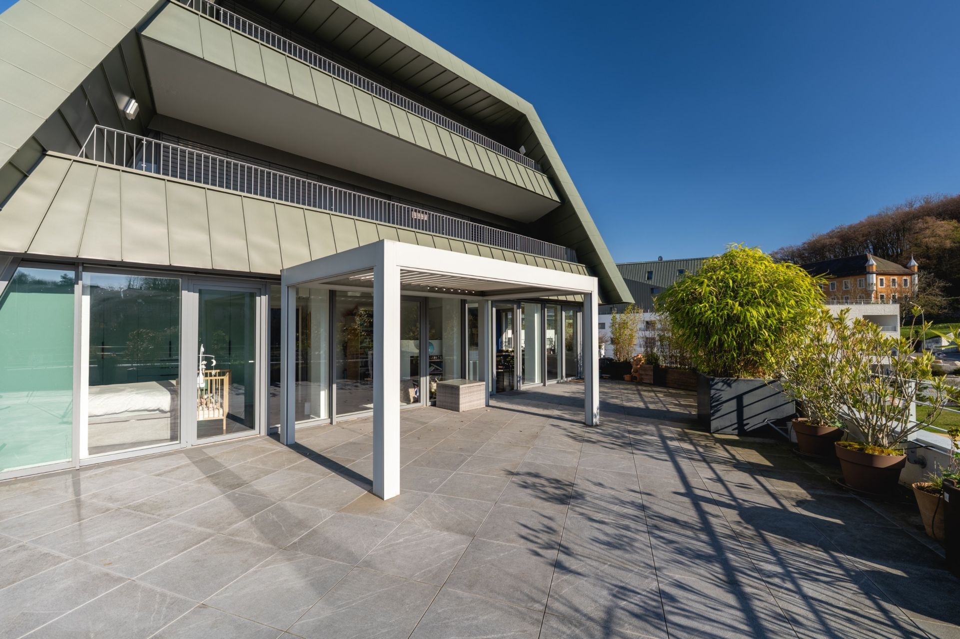 luxury apartment 5 Rooms for sale on ANNECY (74000)