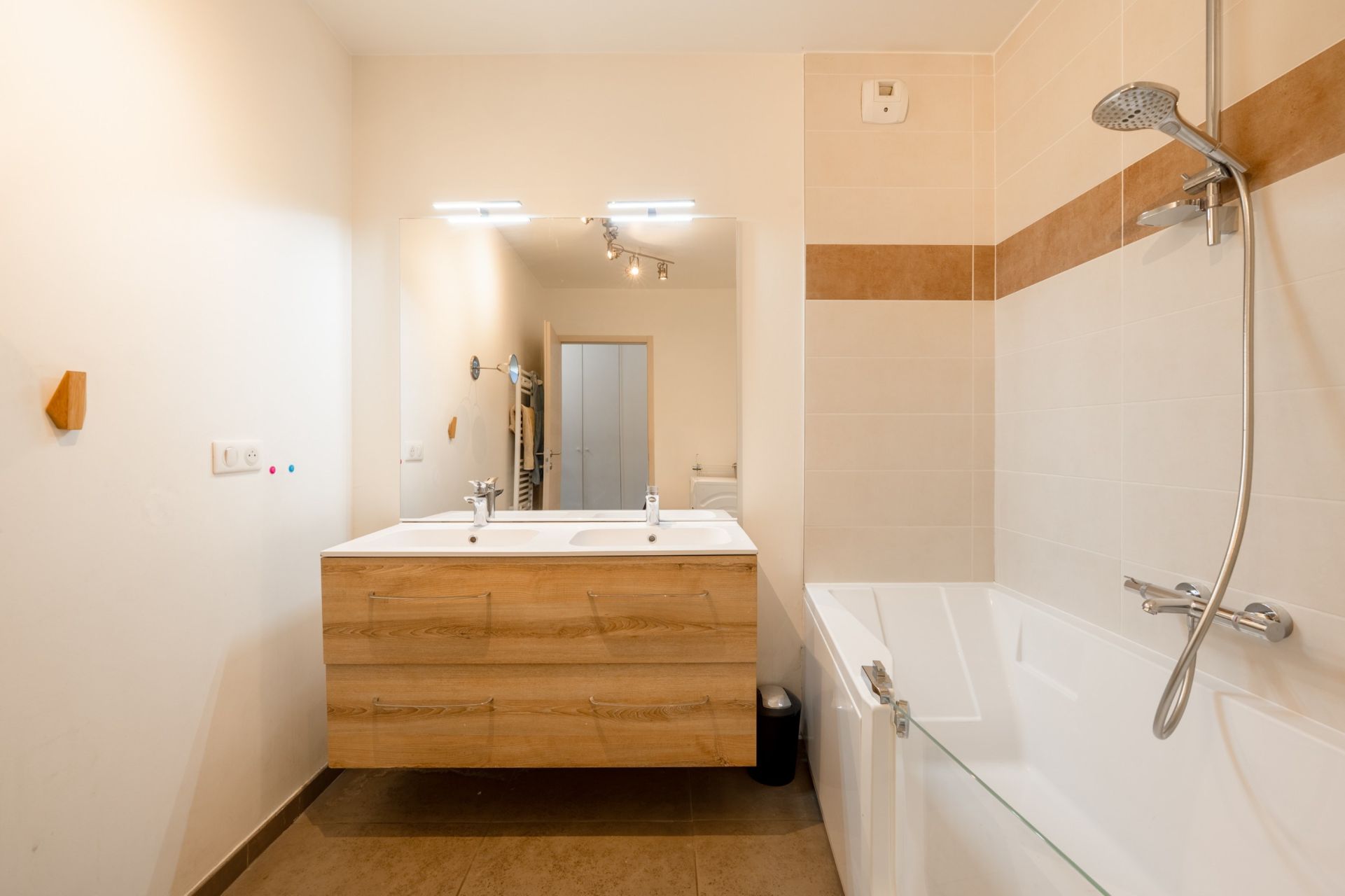 luxury apartment 5 Rooms for sale on ANNECY (74000)