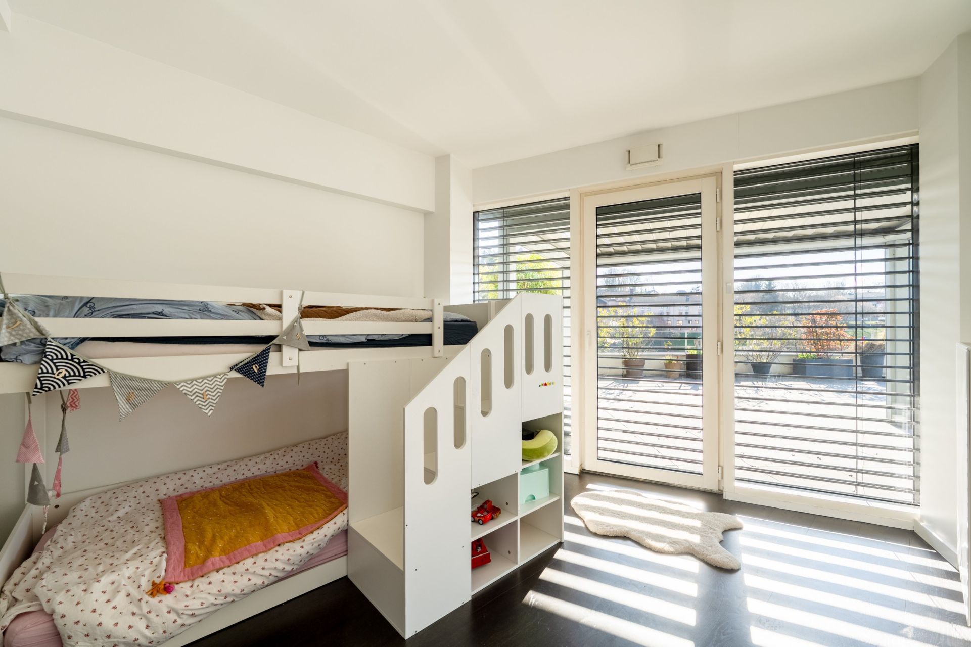 luxury apartment 5 Rooms for sale on ANNECY (74000)