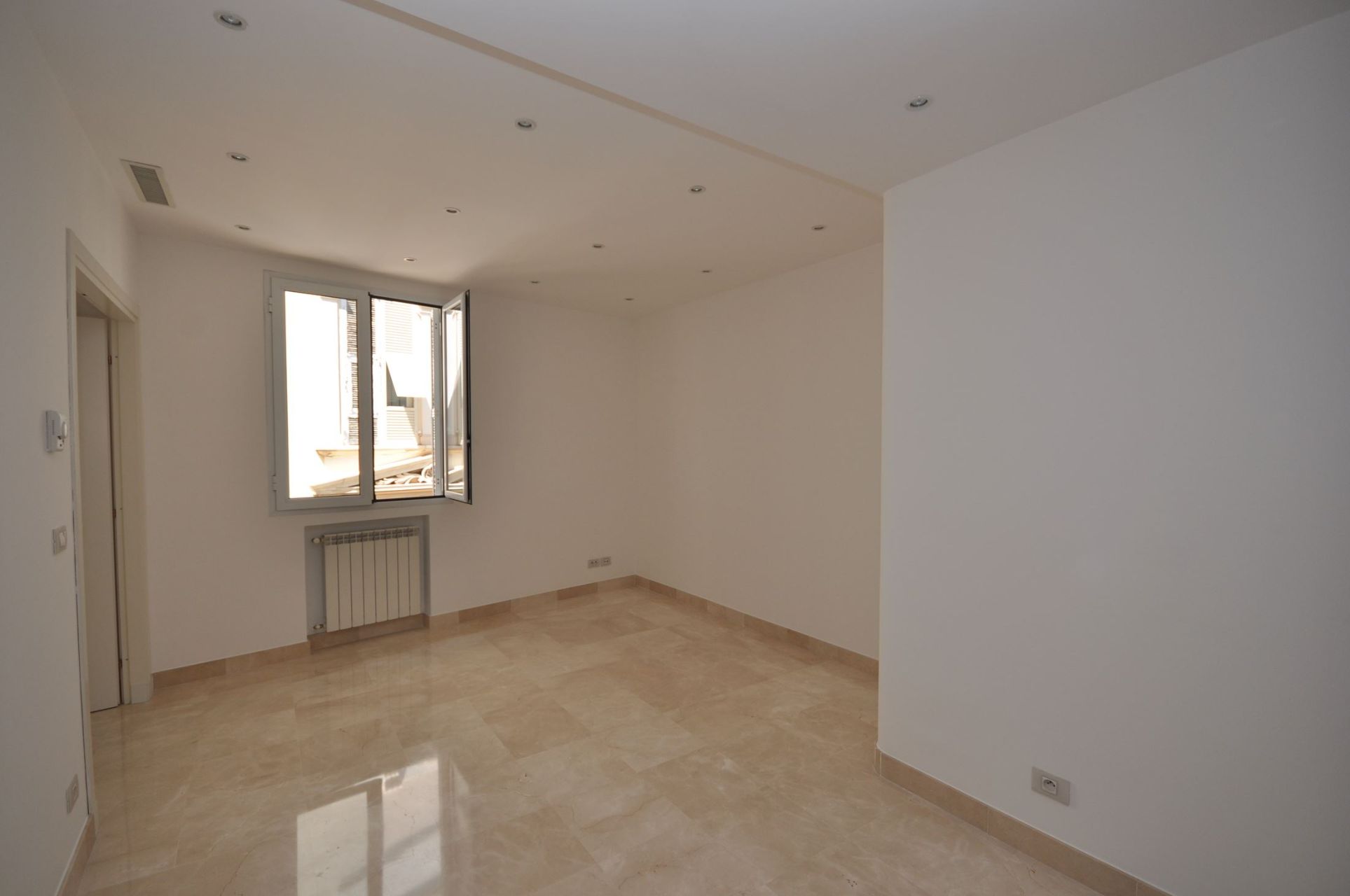 luxury apartment 3 Rooms for rent on MONACO (98000)