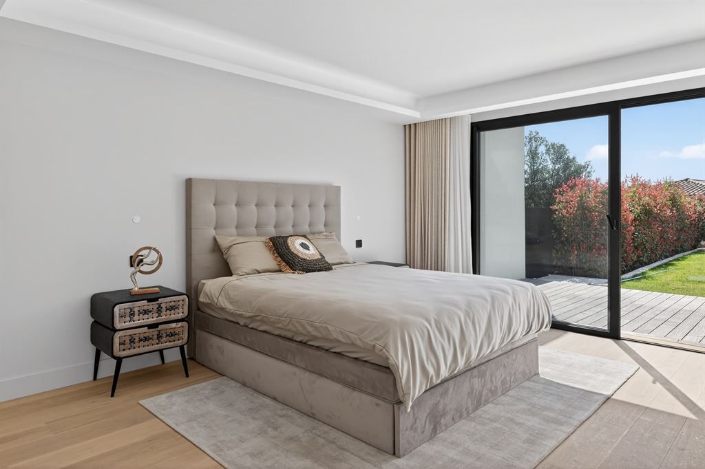 maison contemporaine 8 Pièces en vente sur MOUANS SARTOUX (06370)