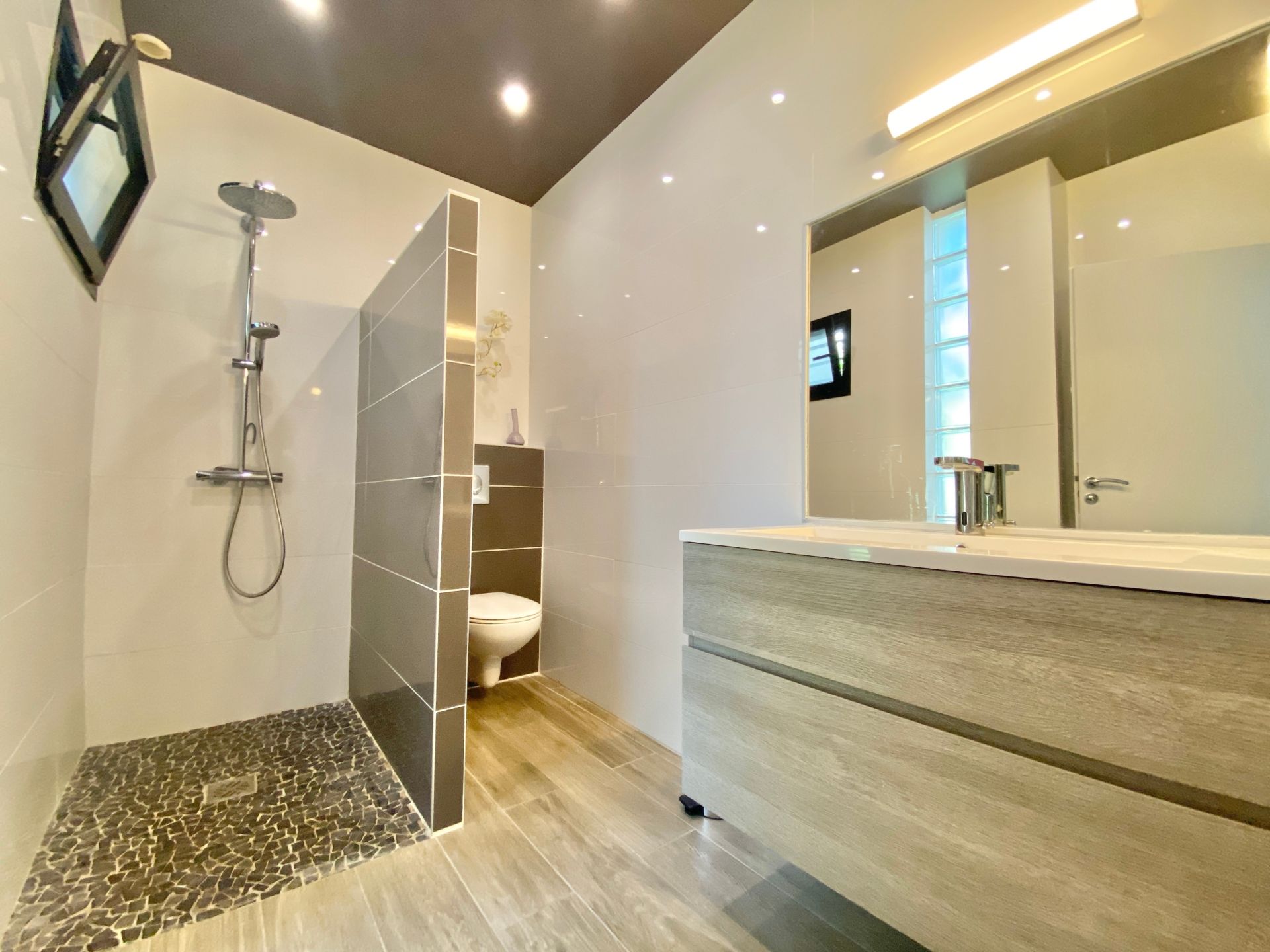 luxury house 6 Rooms for sale on PERPIGNAN (66000)