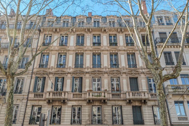 luxury apartment 2 Rooms for sale on LYON (69003)