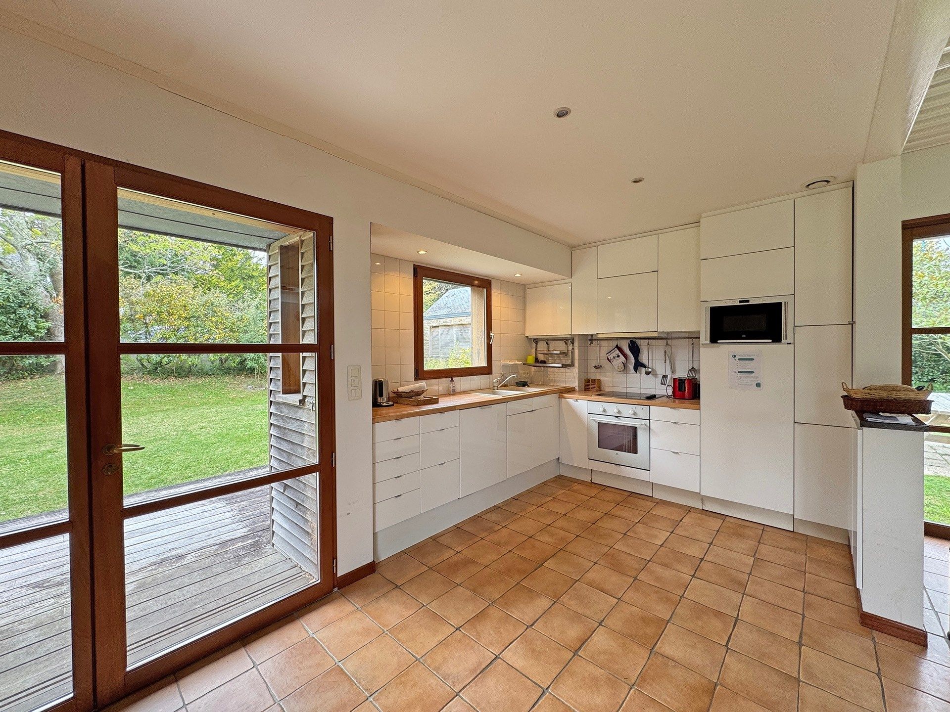 luxury house 9 Rooms for sale on MORGAT (29160)