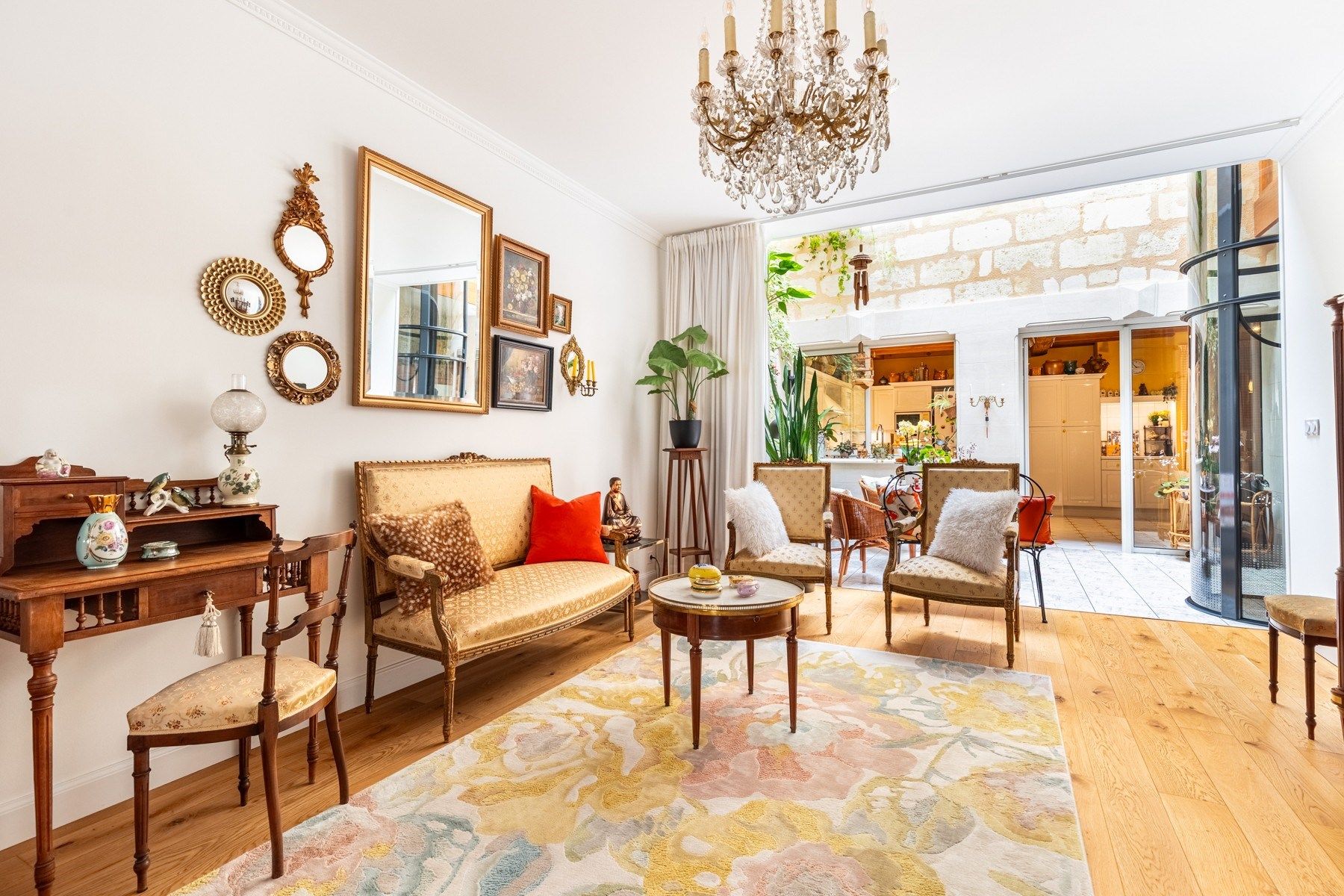 luxury house 6 Rooms for sale on BORDEAUX (33000)
