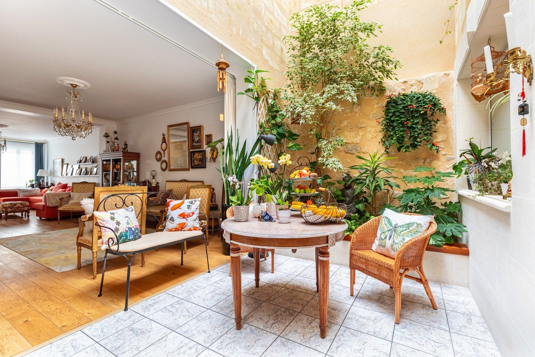 luxury house 6 Rooms for sale on BORDEAUX (33000)