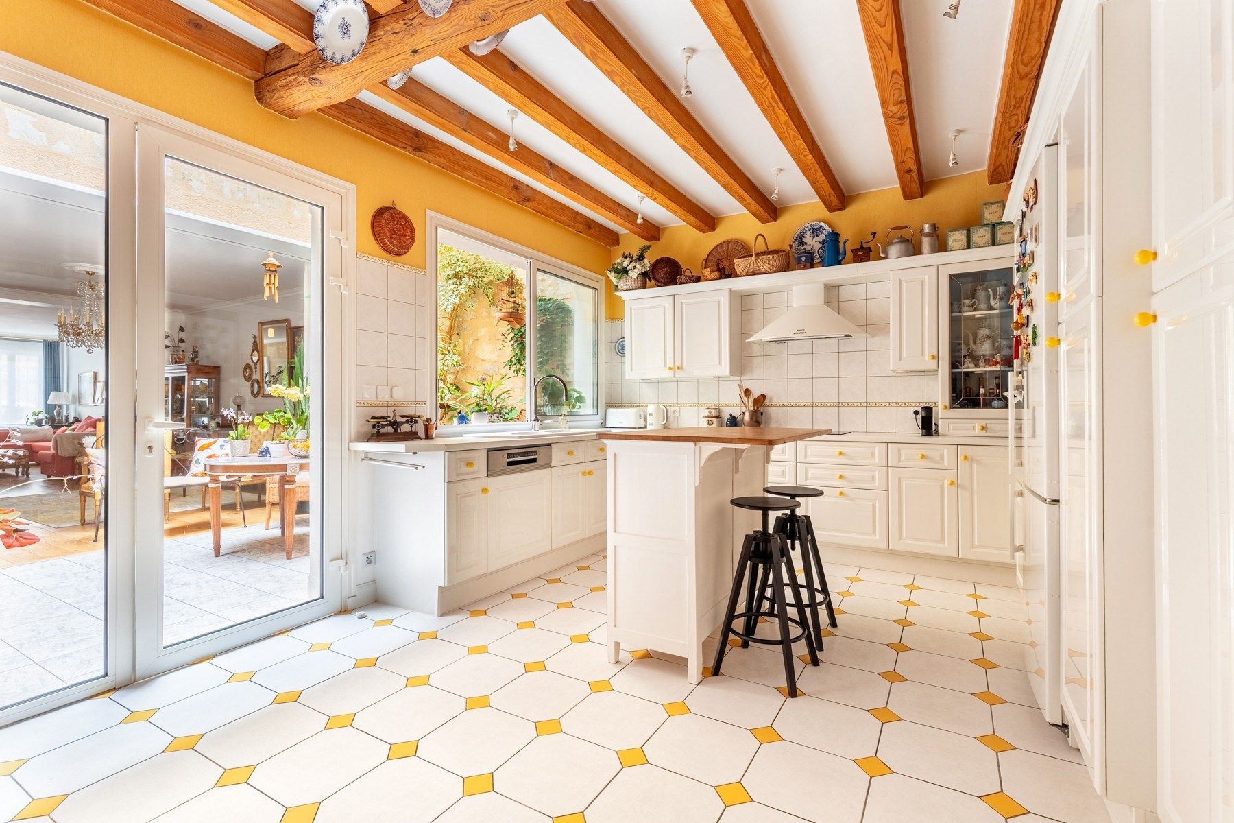 luxury house 6 Rooms for sale on BORDEAUX (33000)