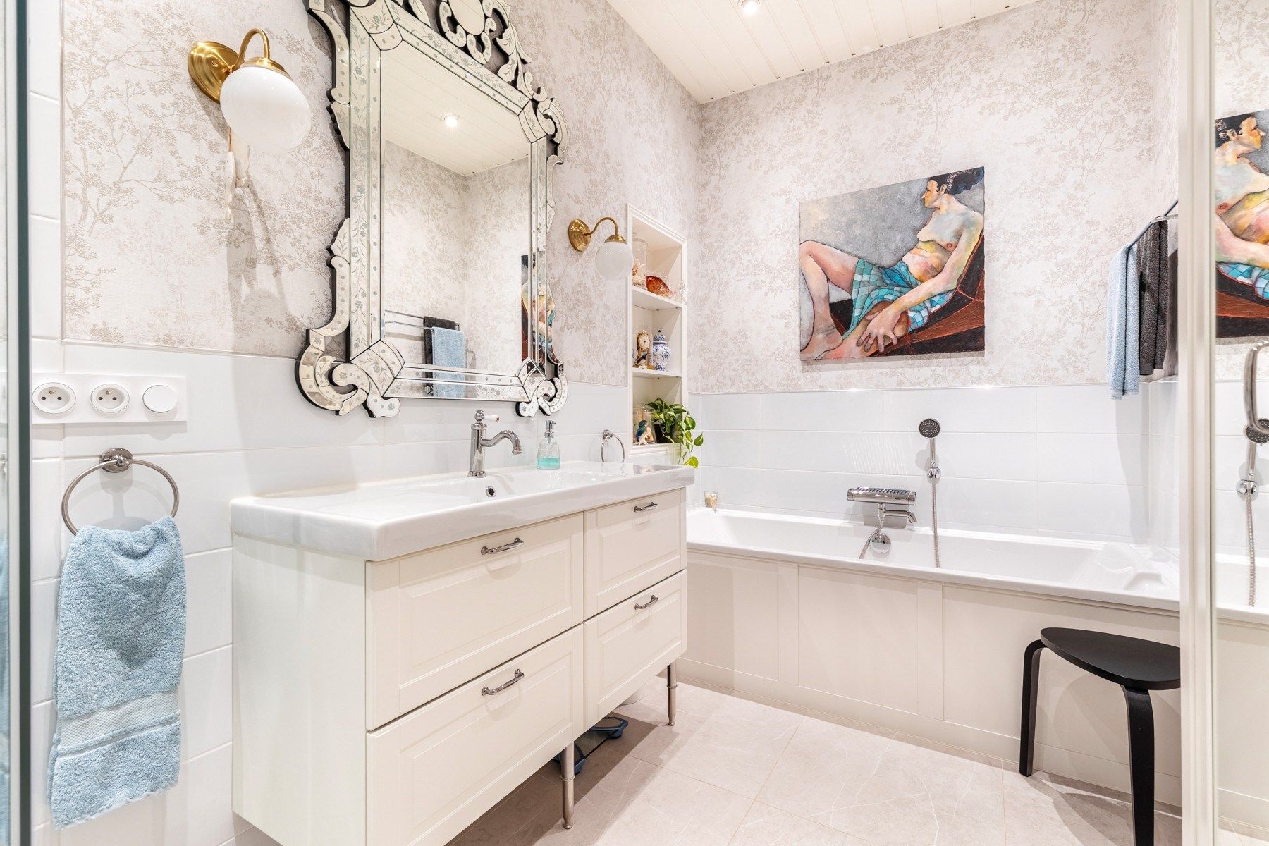 luxury house 6 Rooms for sale on BORDEAUX (33000)