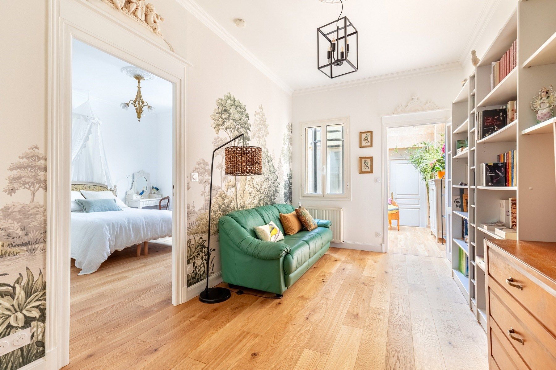 luxury house 6 Rooms for sale on BORDEAUX (33000)