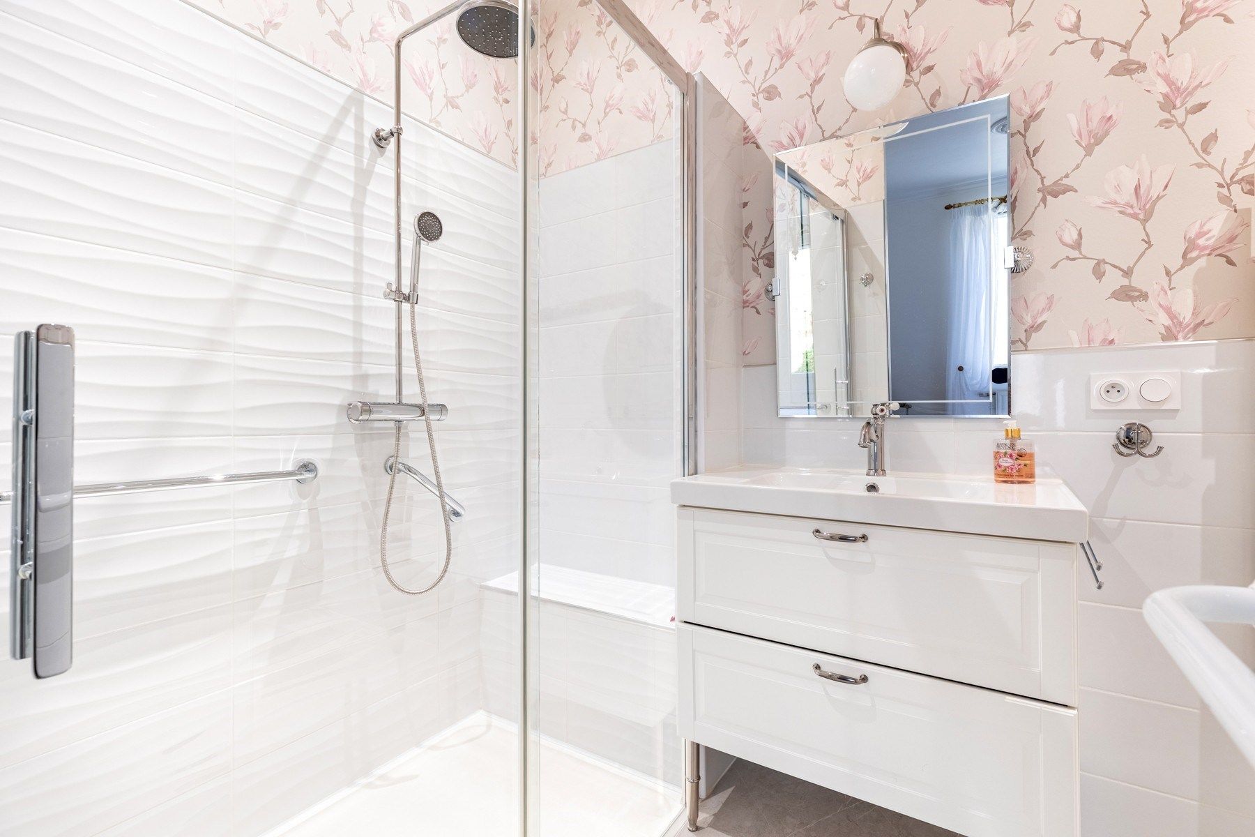 luxury house 6 Rooms for sale on BORDEAUX (33000)