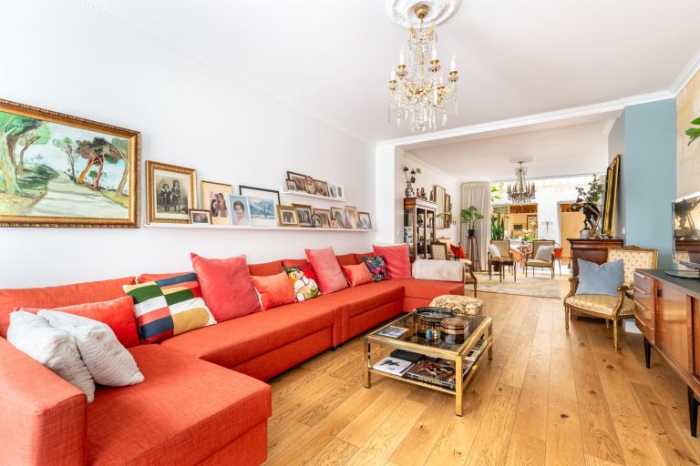 luxury house 6 Rooms for sale on BORDEAUX (33000)