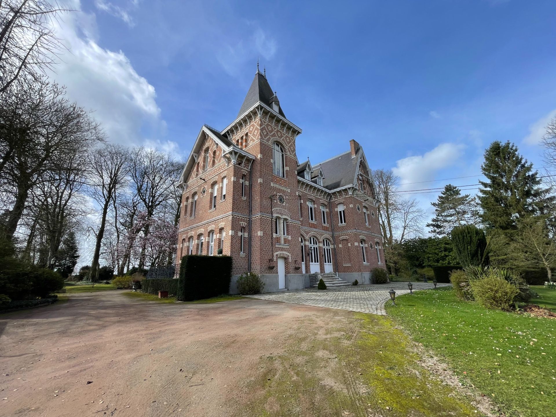 luxury house 15 Rooms for sale on PHALEMPIN (59133)