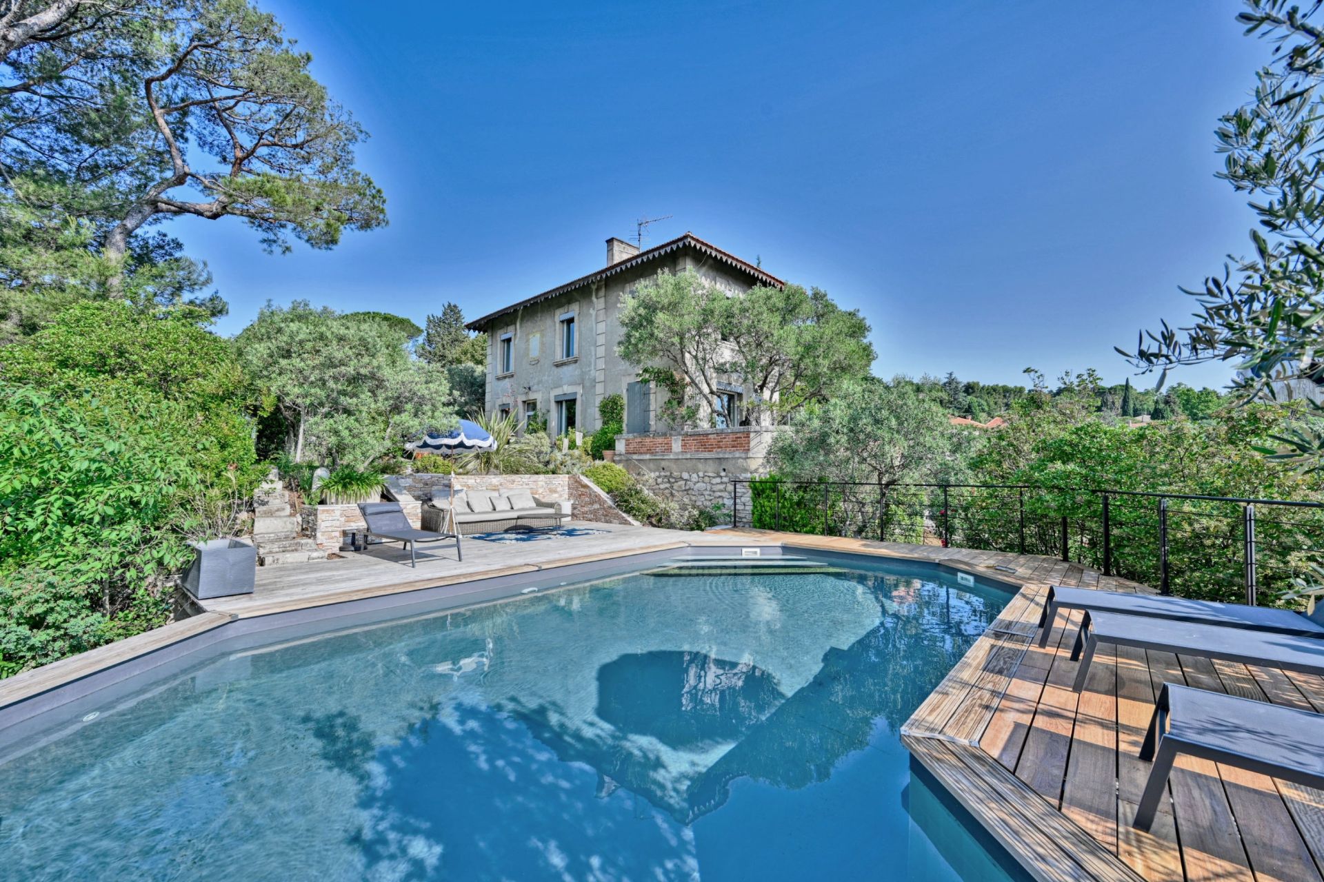 maison de luxe 6 Pièces en vente sur VILLENEUVE LES AVIGNON (30400)