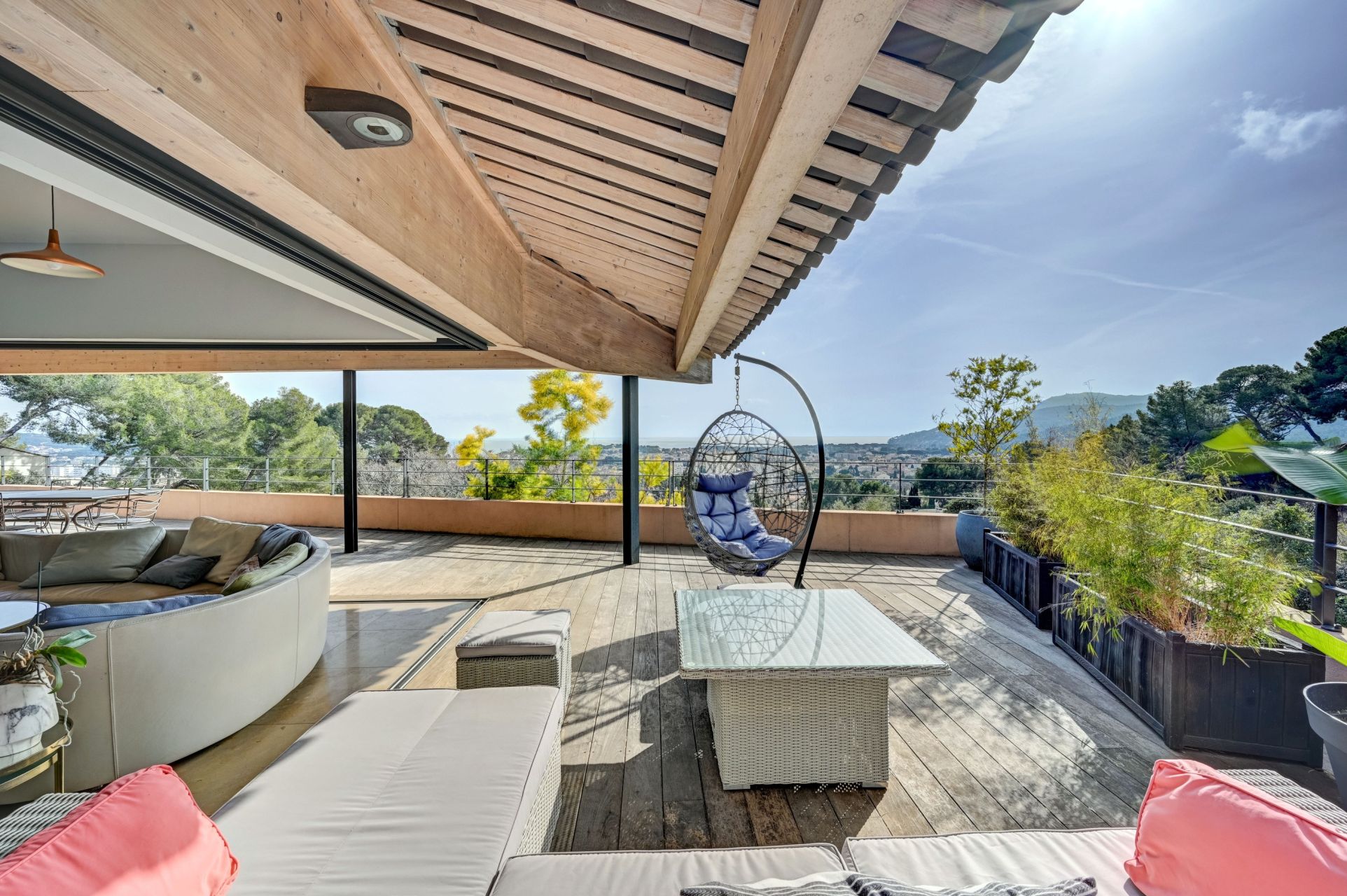 maison contemporaine 5 Pièces en vente sur LA SEYNE SUR MER (83500)