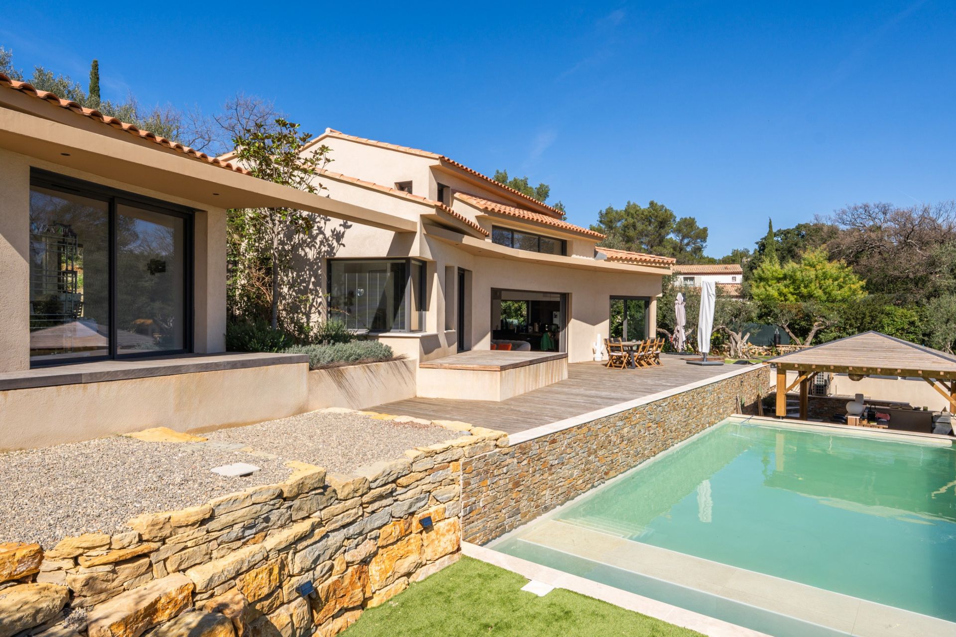 maison de luxe 5 Pièces en vente sur SOLLIES VILLE (83210)