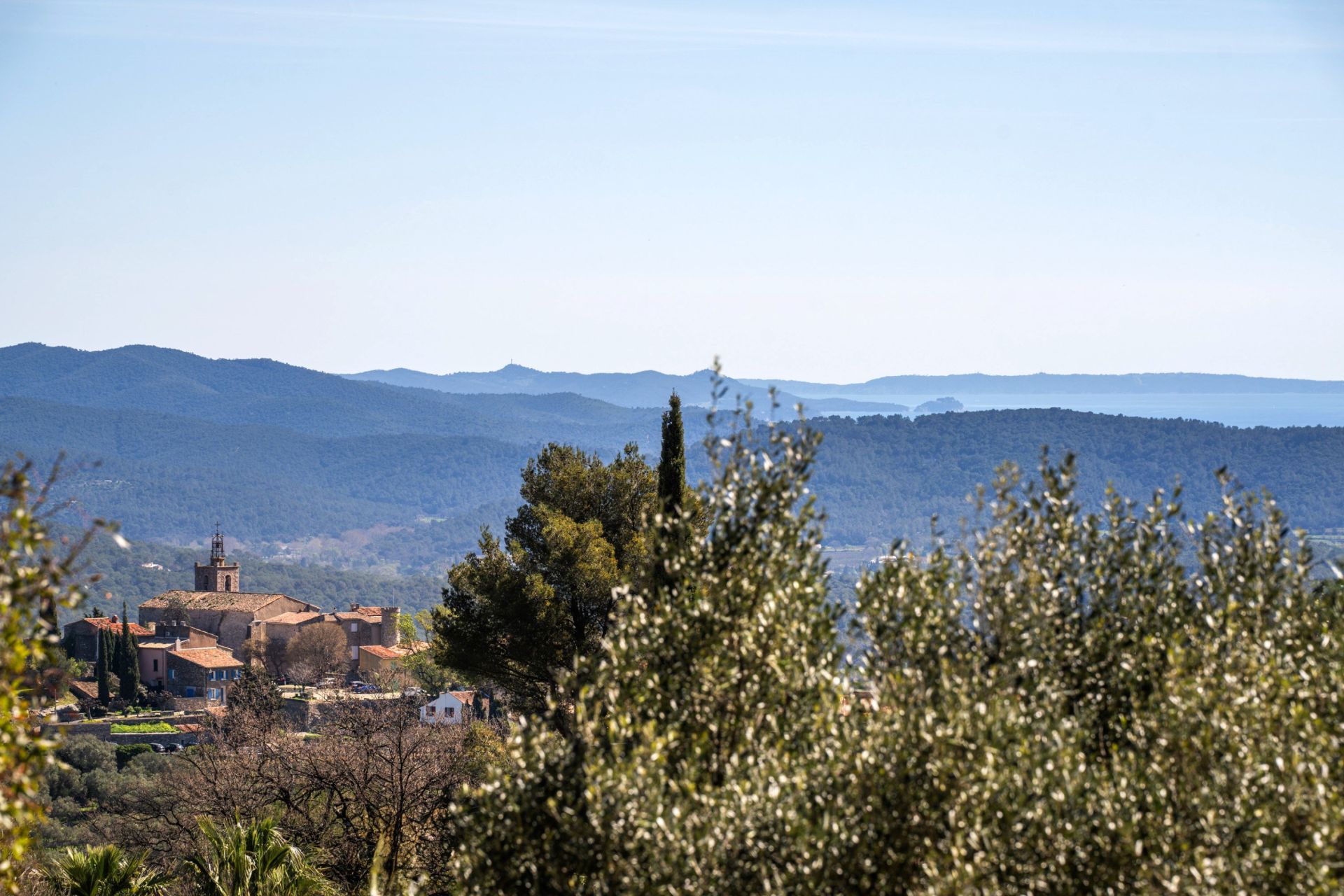 luxury house 5 Rooms for sale on SOLLIES VILLE (83210)