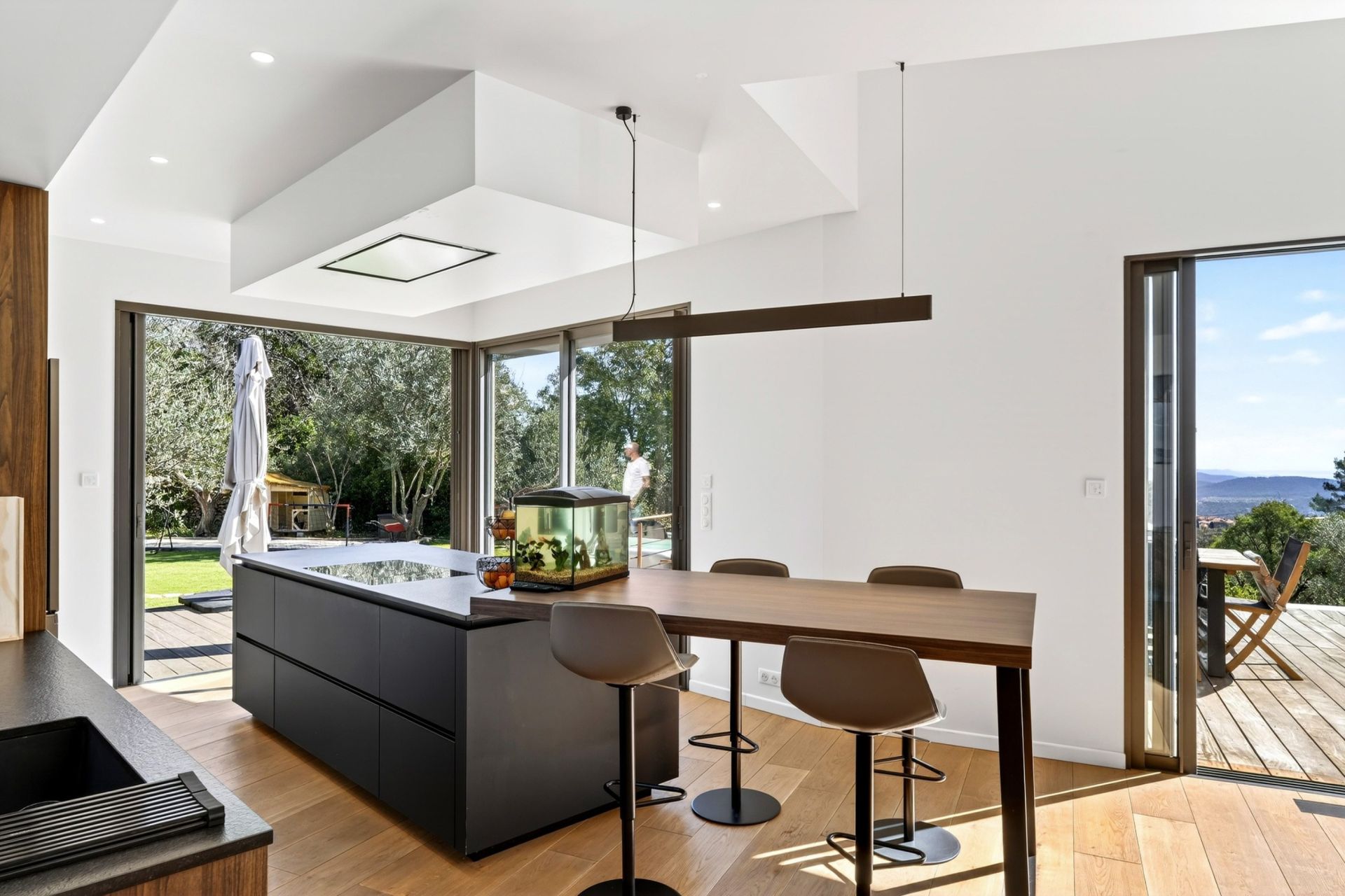 luxury house 5 Rooms for sale on SOLLIES VILLE (83210)