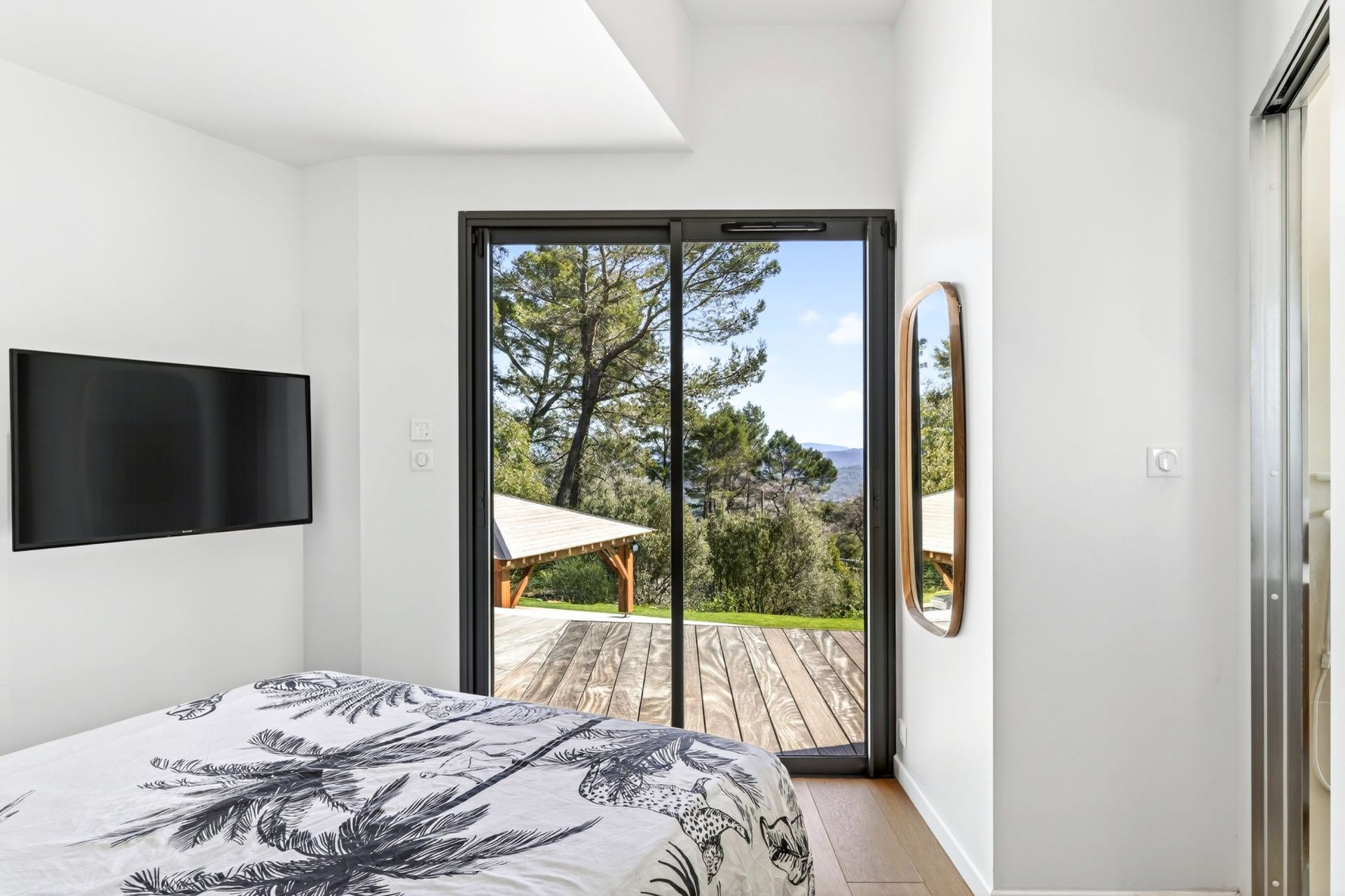luxury house 5 Rooms for sale on SOLLIES VILLE (83210)