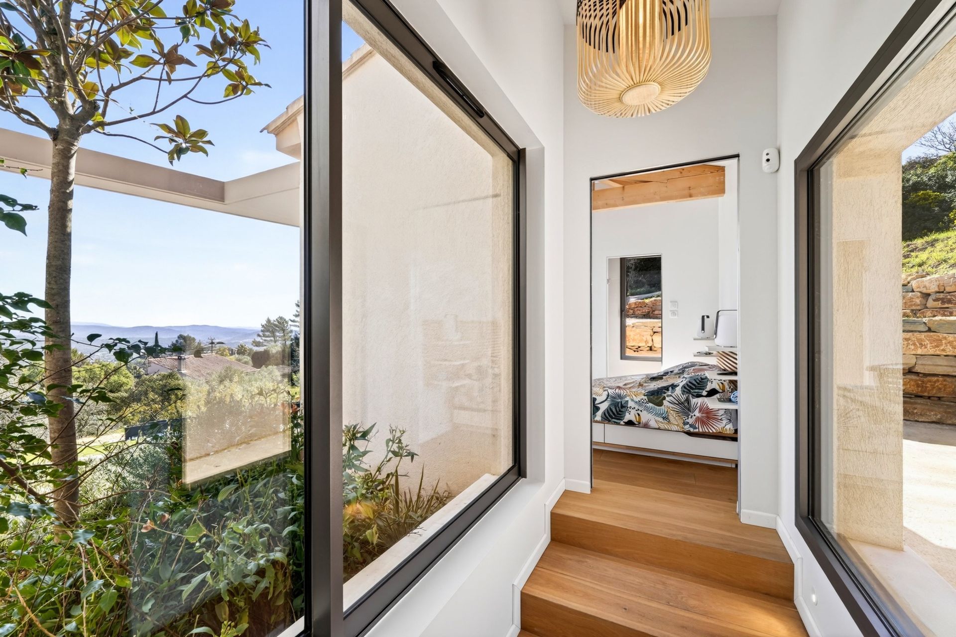 luxury house 5 Rooms for sale on SOLLIES VILLE (83210)