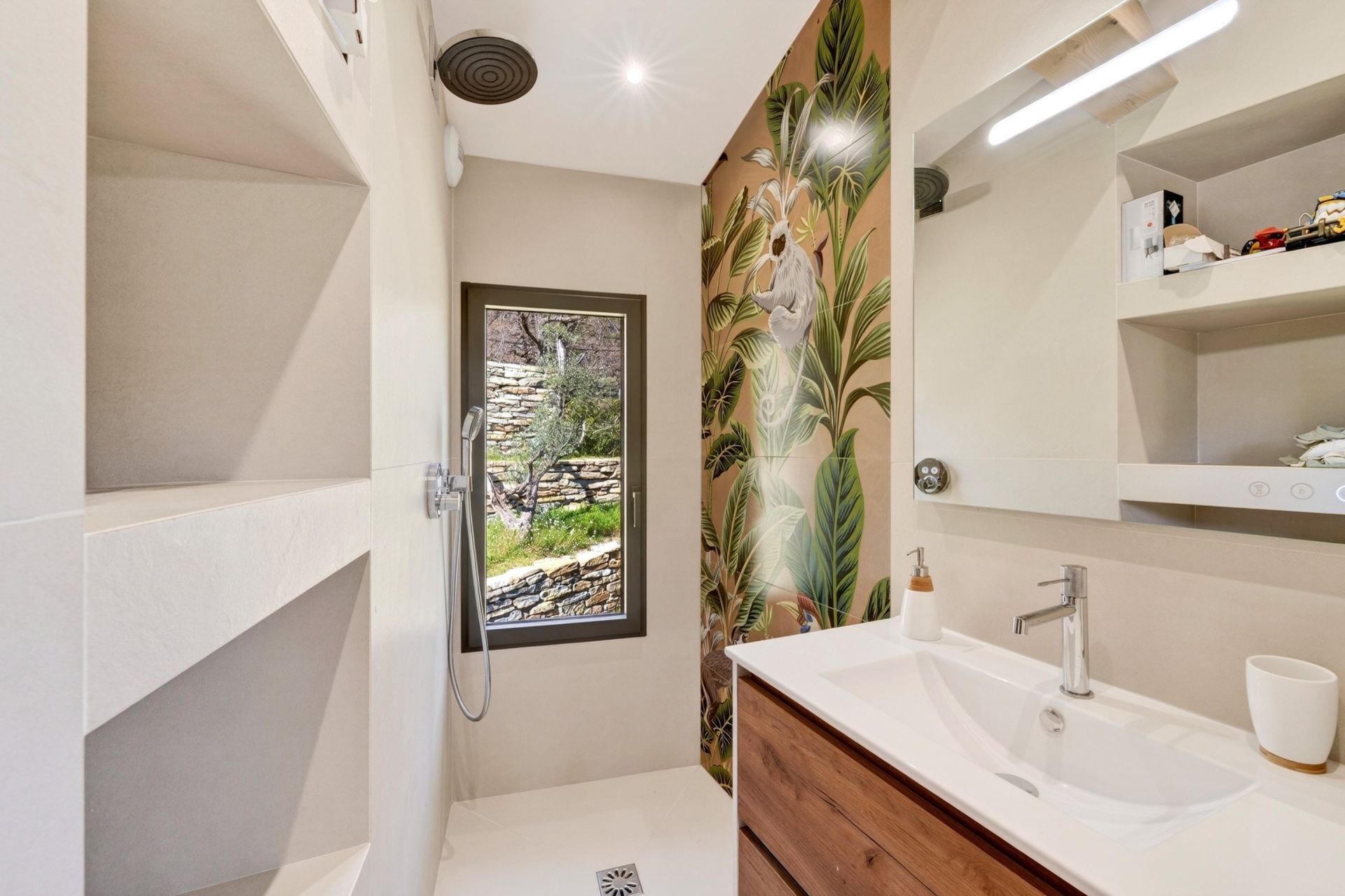 luxury house 5 Rooms for sale on SOLLIES VILLE (83210)
