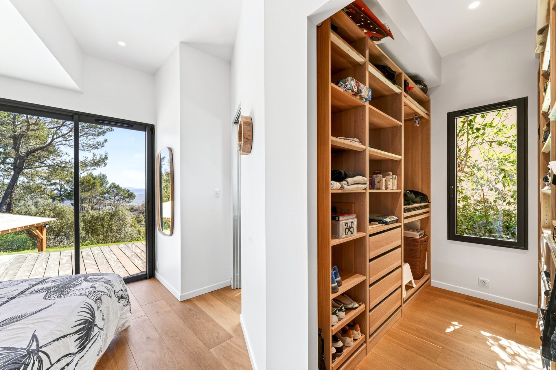 luxury house 5 Rooms for sale on SOLLIES VILLE (83210)