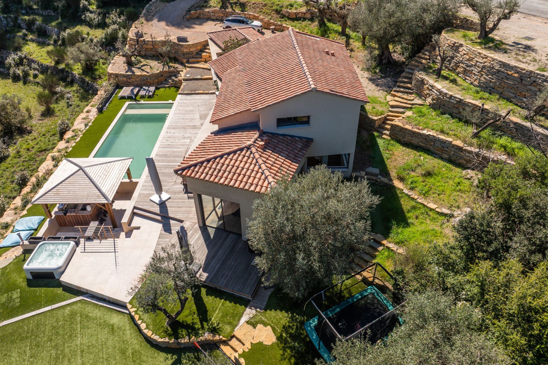 luxury house 5 Rooms for sale on SOLLIES VILLE (83210)