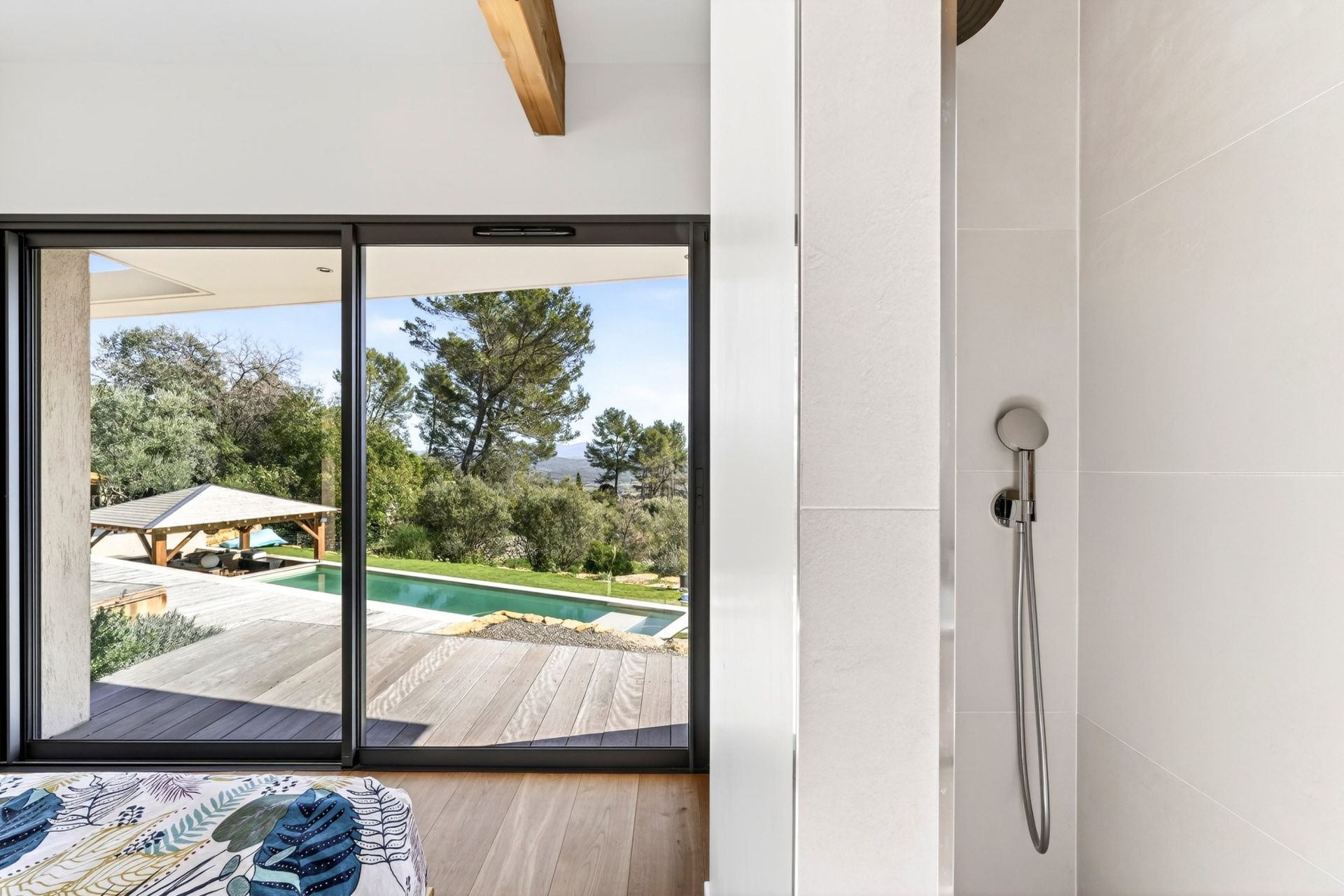 luxury house 5 Rooms for sale on SOLLIES VILLE (83210)