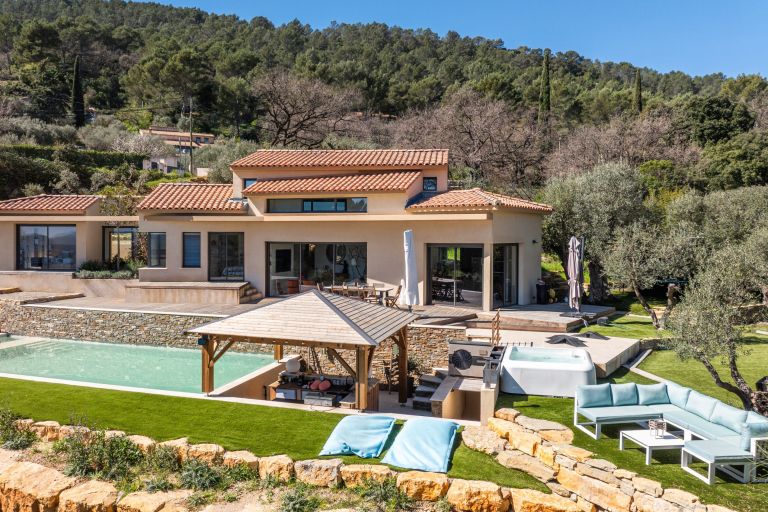 maison de luxe 5 Pièces en vente sur SOLLIES VILLE (83210)