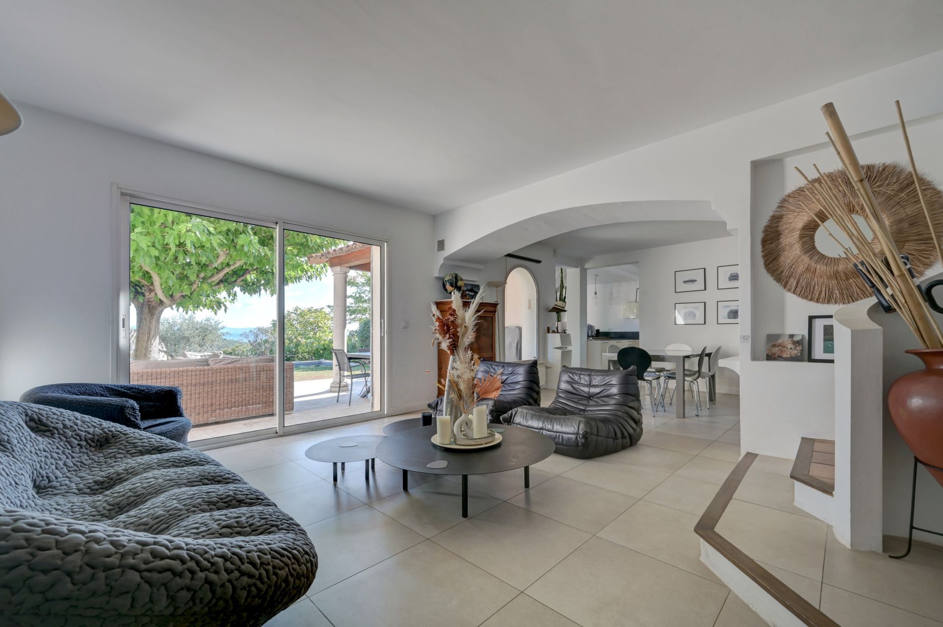 luxury house 5 Rooms for sale on AIX EN PROVENCE (13100)