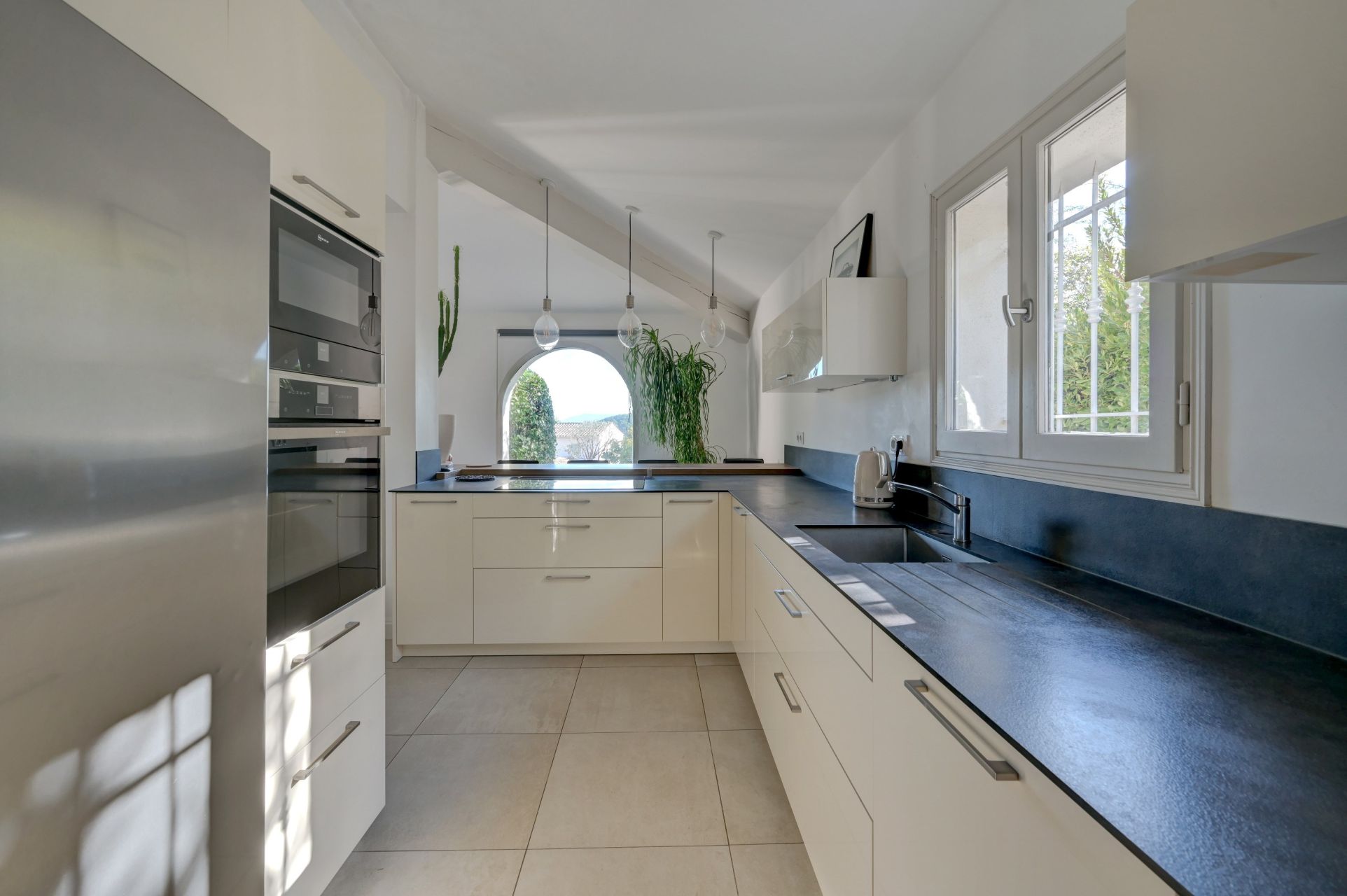 luxury house 5 Rooms for sale on AIX EN PROVENCE (13100)