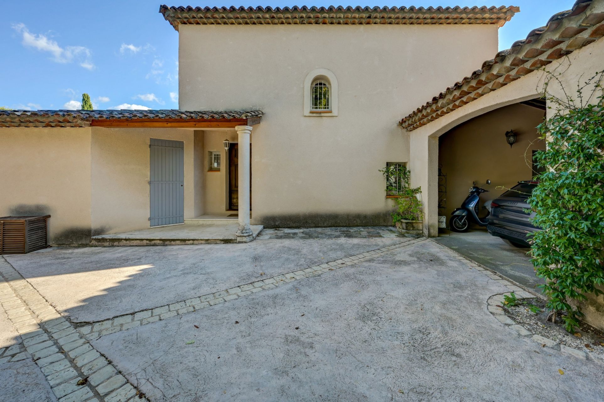 luxury house 5 Rooms for sale on AIX EN PROVENCE (13100)