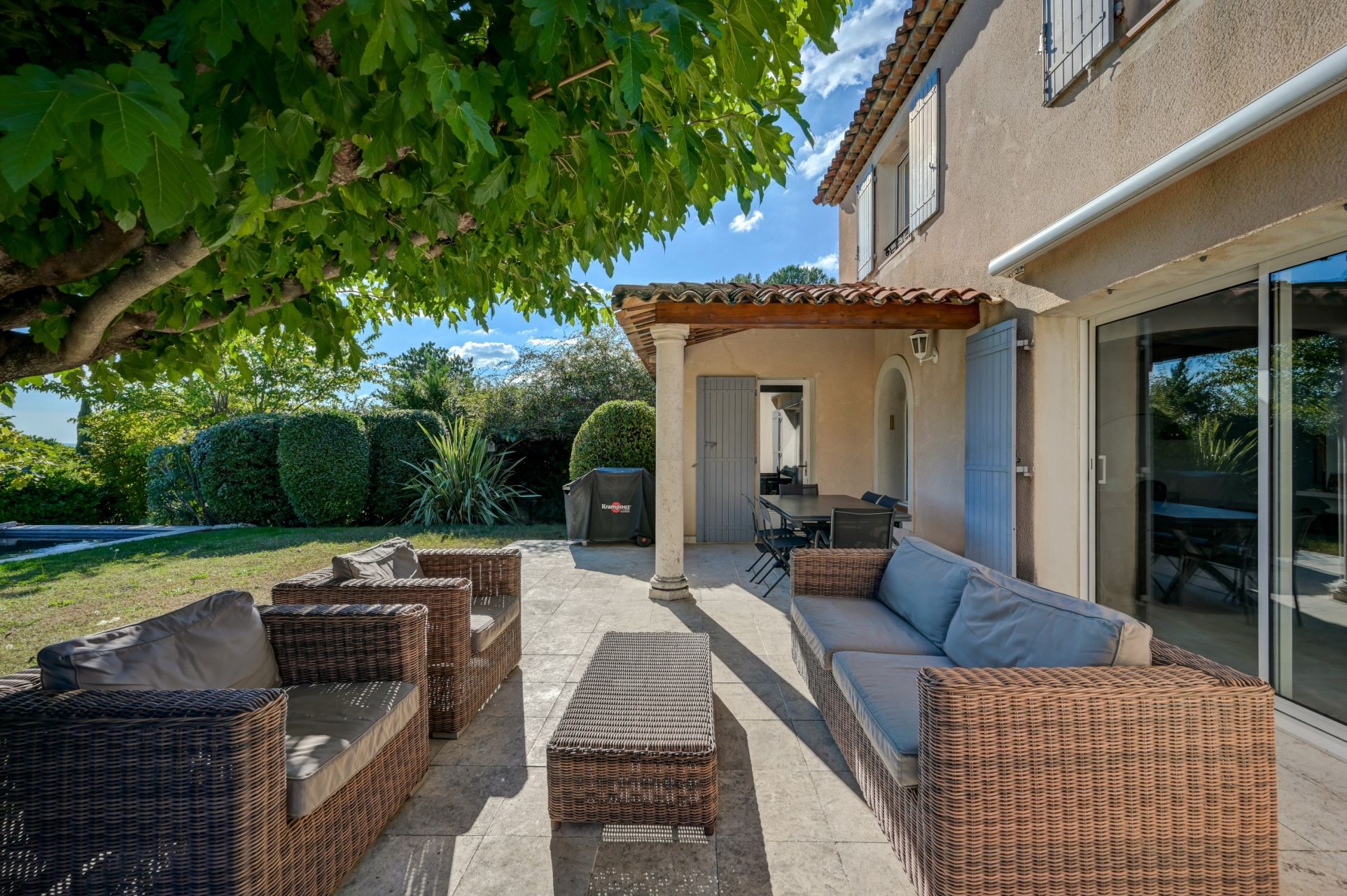 luxury house 5 Rooms for sale on AIX EN PROVENCE (13100)