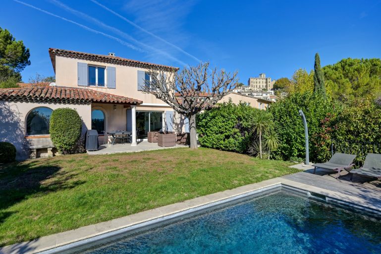 luxury house 5 Rooms for sale on AIX EN PROVENCE (13100)