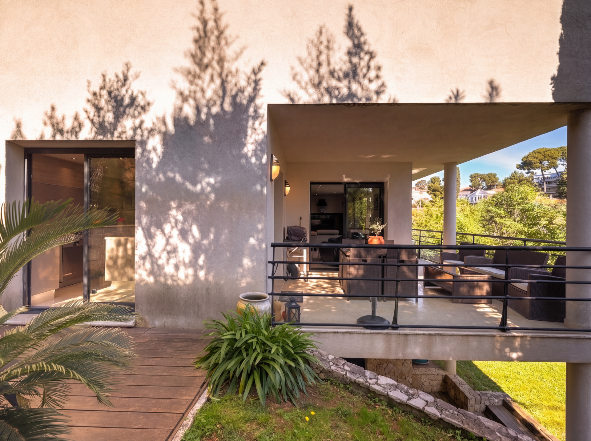 contemporary house 7 Rooms for sale on CANNES (06400)