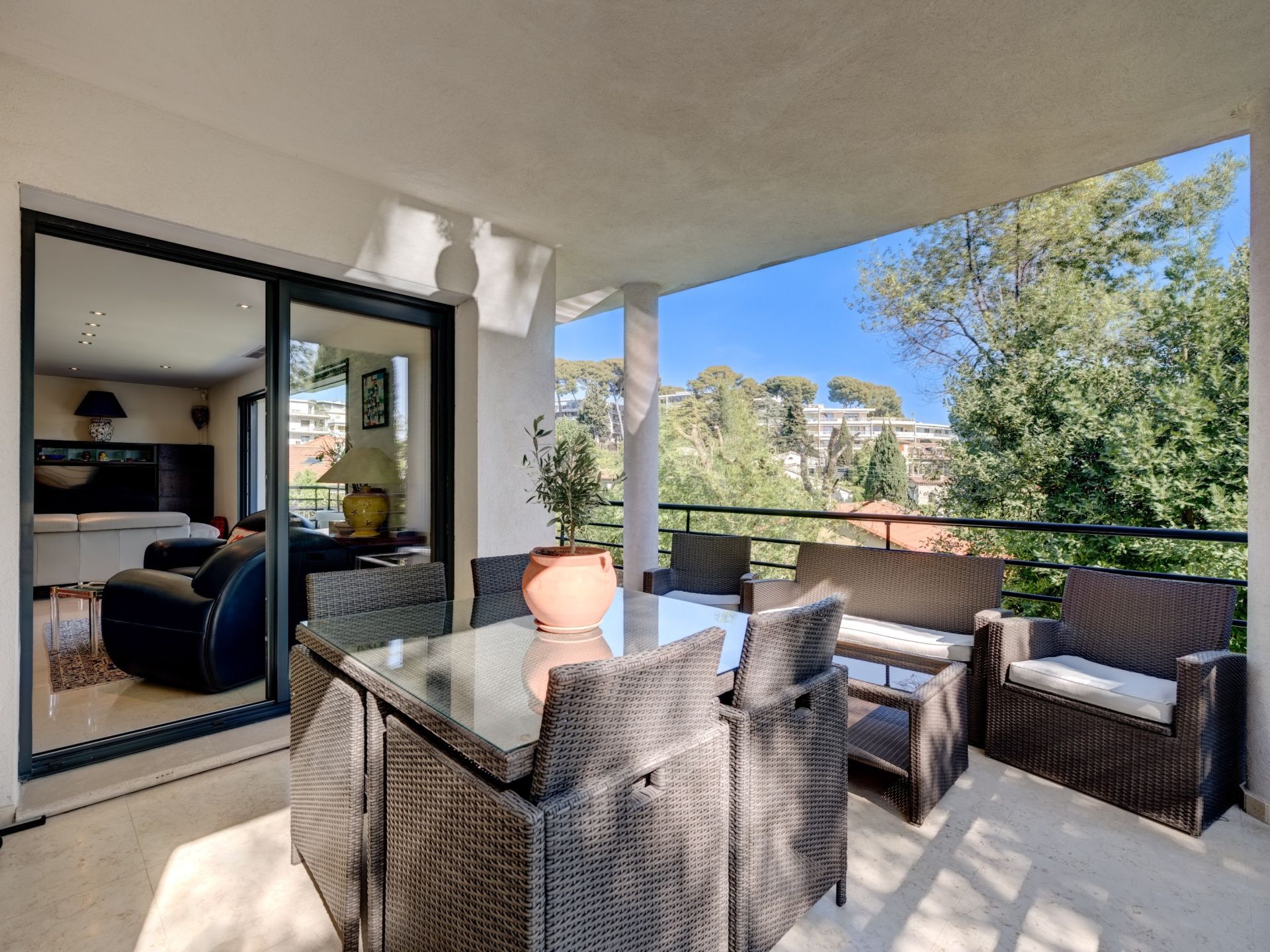 contemporary house 7 Rooms for sale on CANNES (06400)
