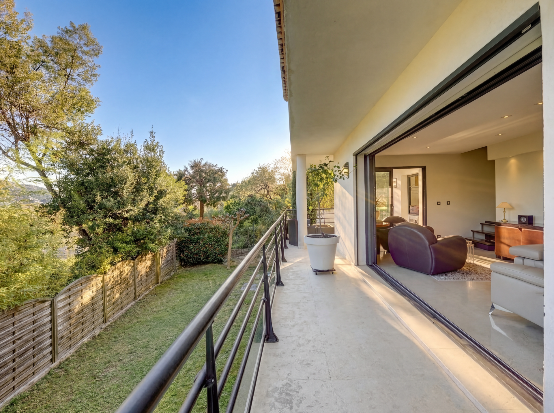 contemporary house 7 Rooms for sale on CANNES (06400)