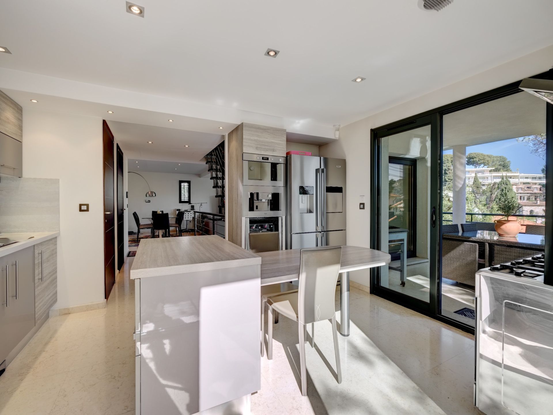 contemporary house 7 Rooms for sale on CANNES (06400)