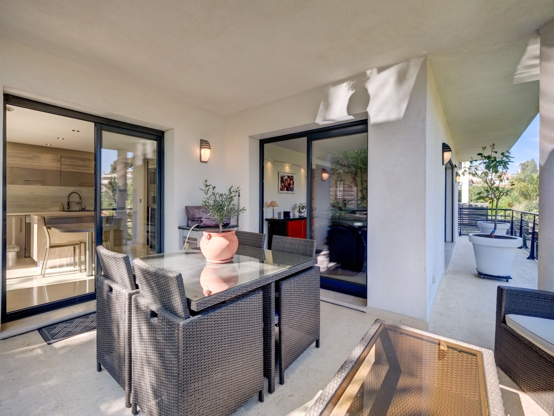 contemporary house 7 Rooms for sale on CANNES (06400)