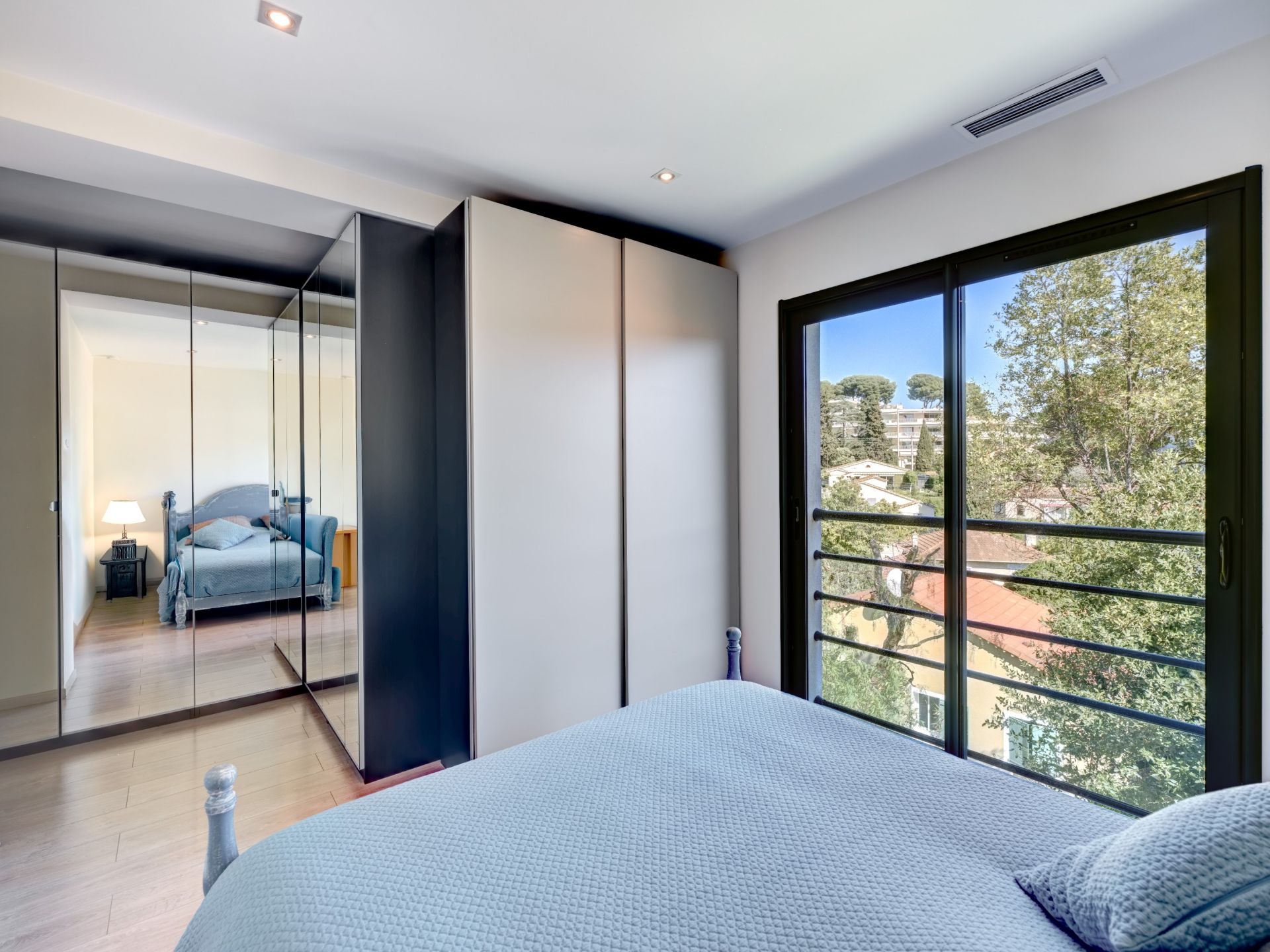 contemporary house 7 Rooms for sale on CANNES (06400)