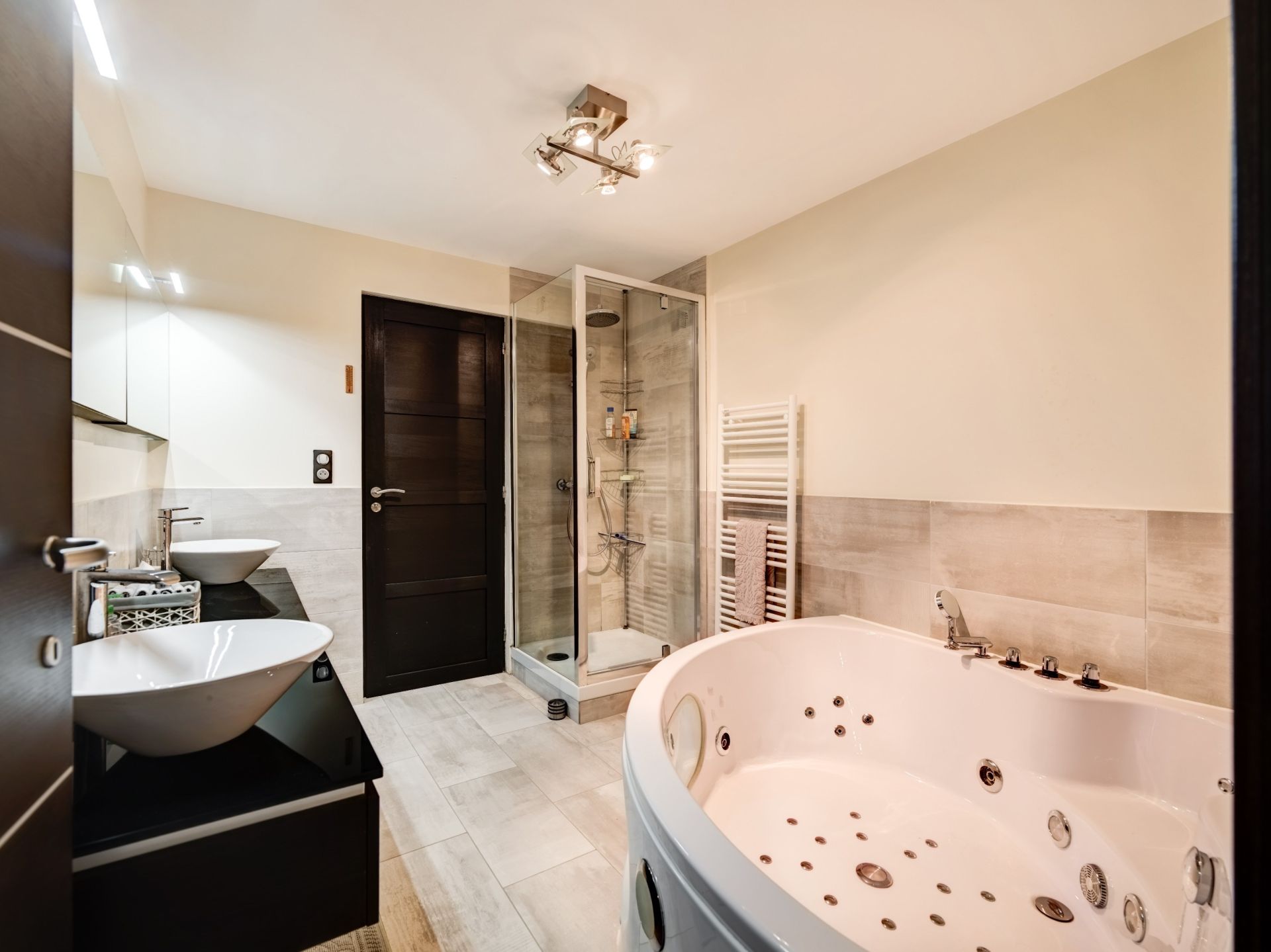 contemporary house 7 Rooms for sale on CANNES (06400)