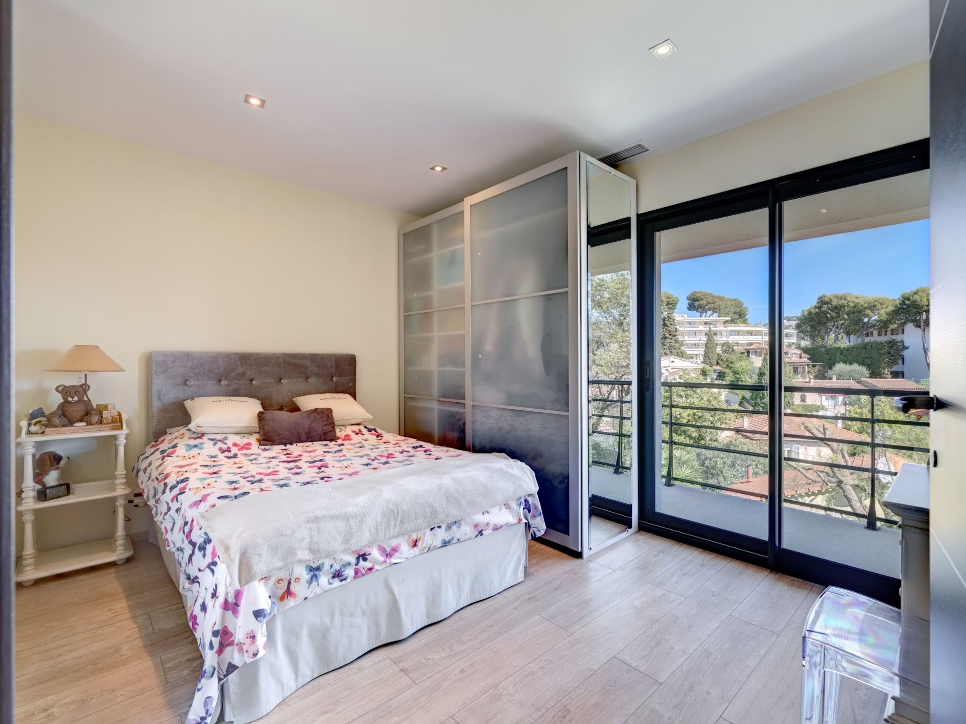 contemporary house 7 Rooms for sale on CANNES (06400)