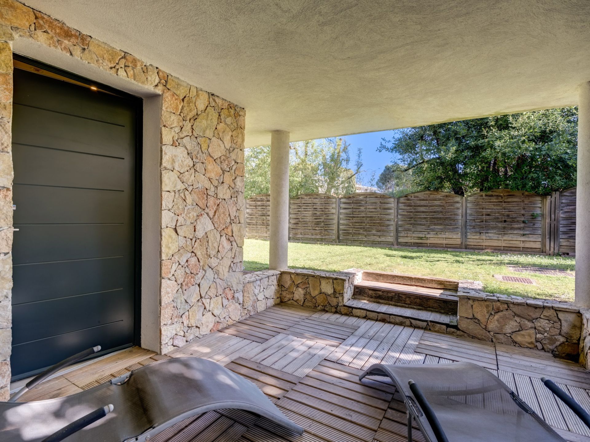 contemporary house 7 Rooms for sale on CANNES (06400)